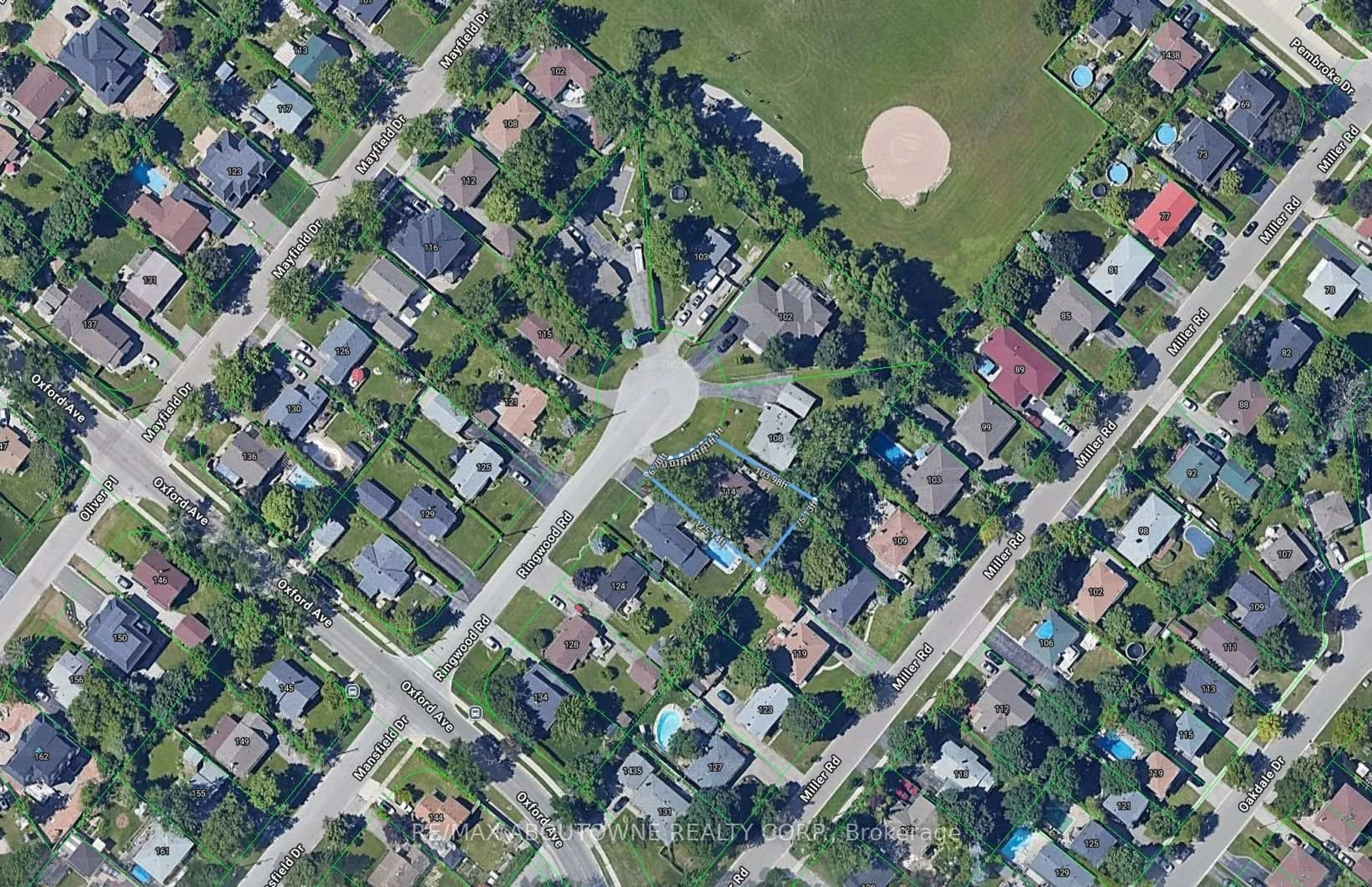 A pic from outside/outdoor area/front of a property/back of a property/a pic from drone, street for 114 Ringwood Rd, Oakville Ontario L6H 1K2