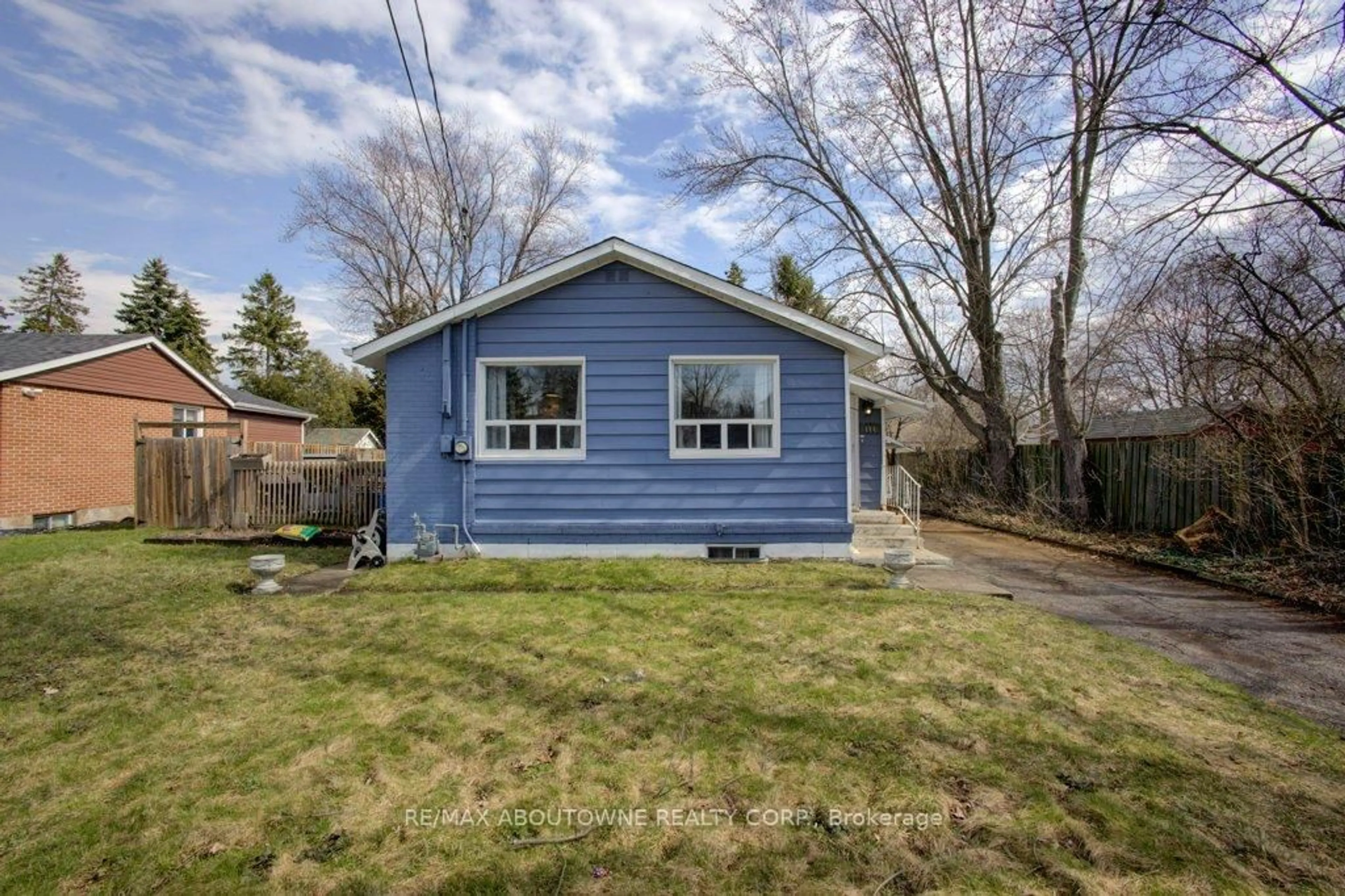 Shed for 114 Ringwood Rd, Oakville Ontario L6H 1K2