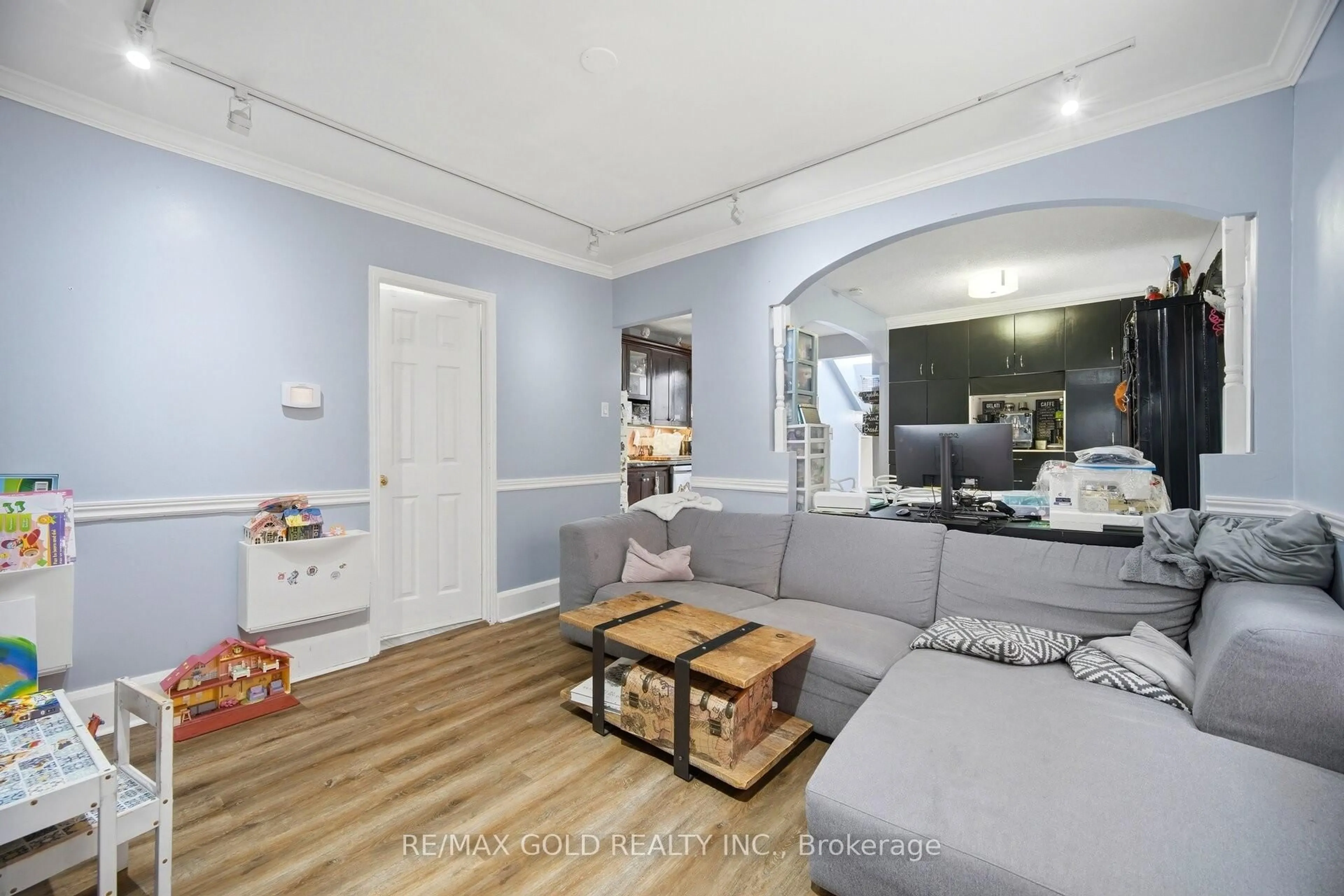 Living room with furniture, unknown for 27 Aileen Ave, Toronto Ontario M6M 1E5