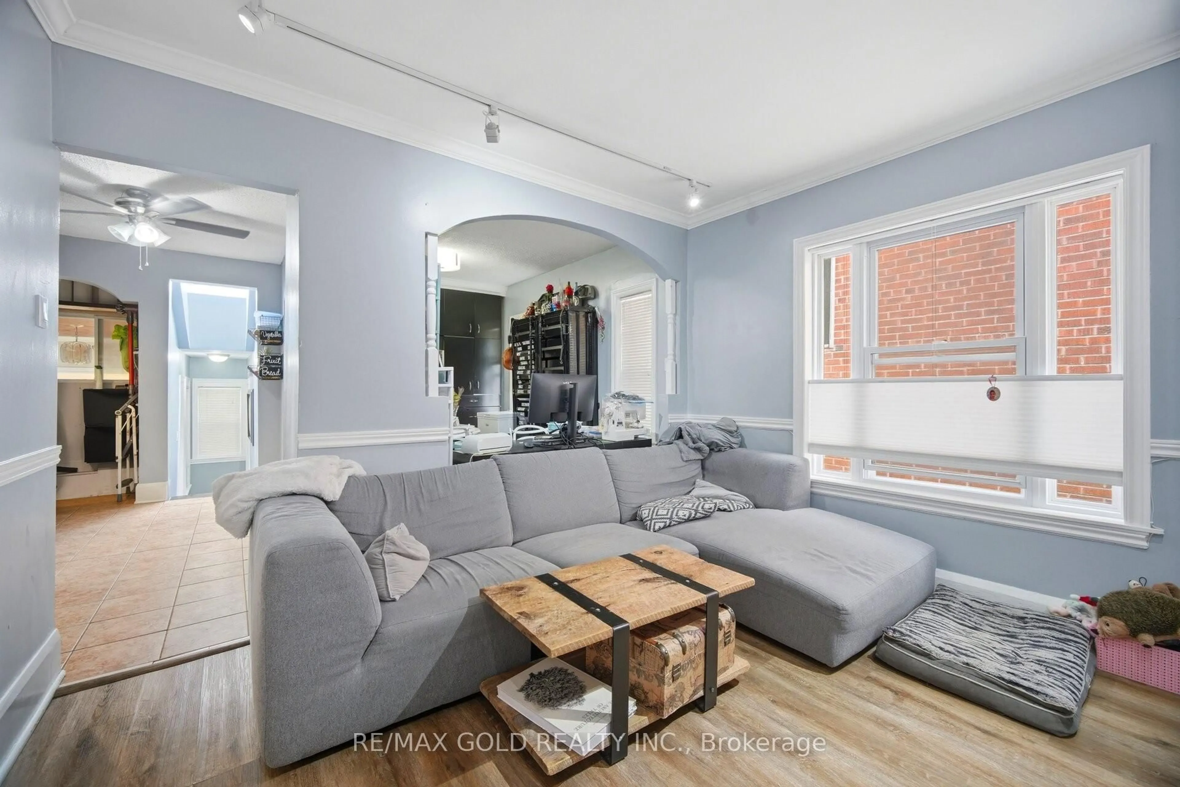 Living room with furniture, unknown for 27 Aileen Ave, Toronto Ontario M6M 1E5