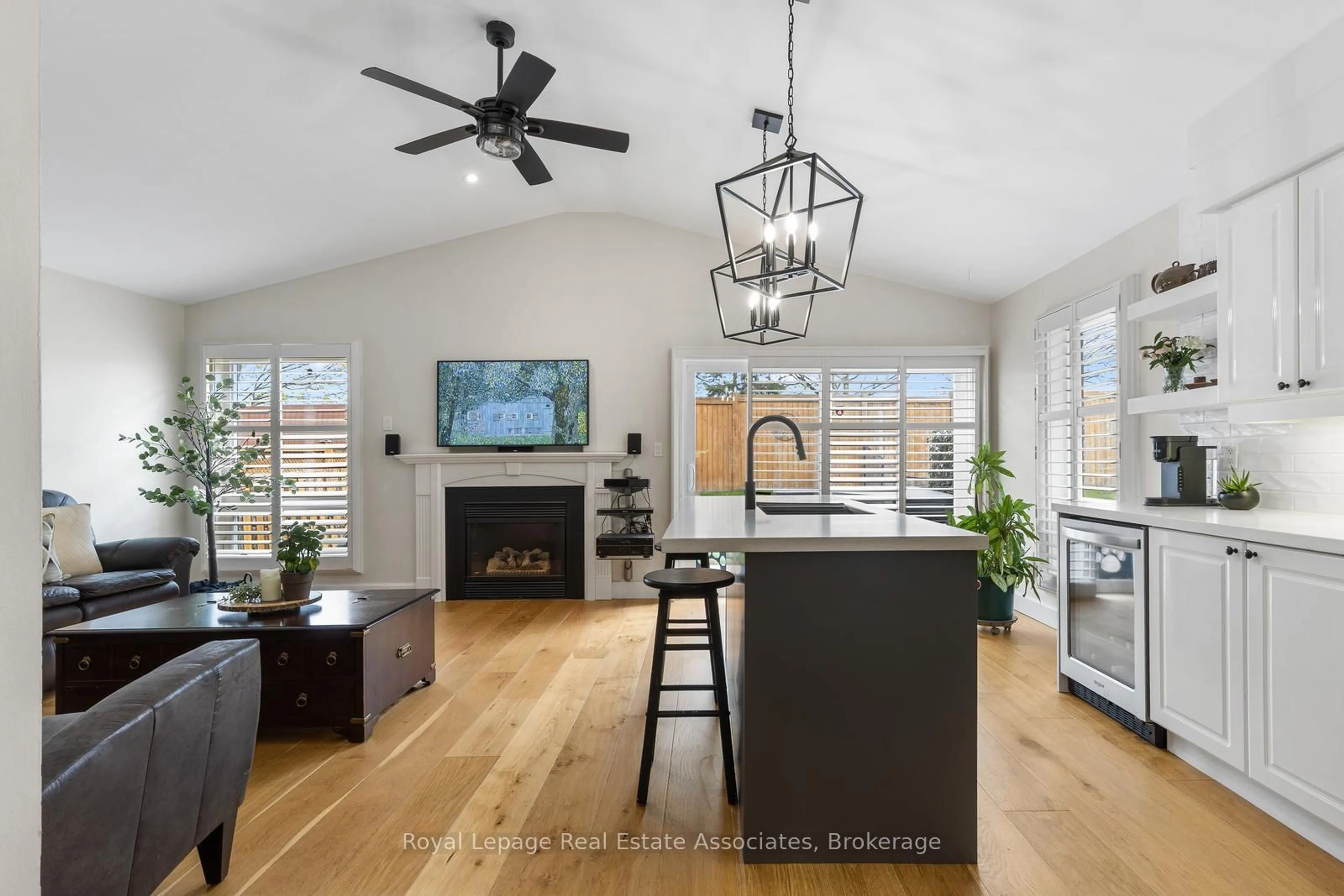 Open concept kitchen, unknown for 1818 Bridlington Crt, Mississauga Ontario L5N 7L1