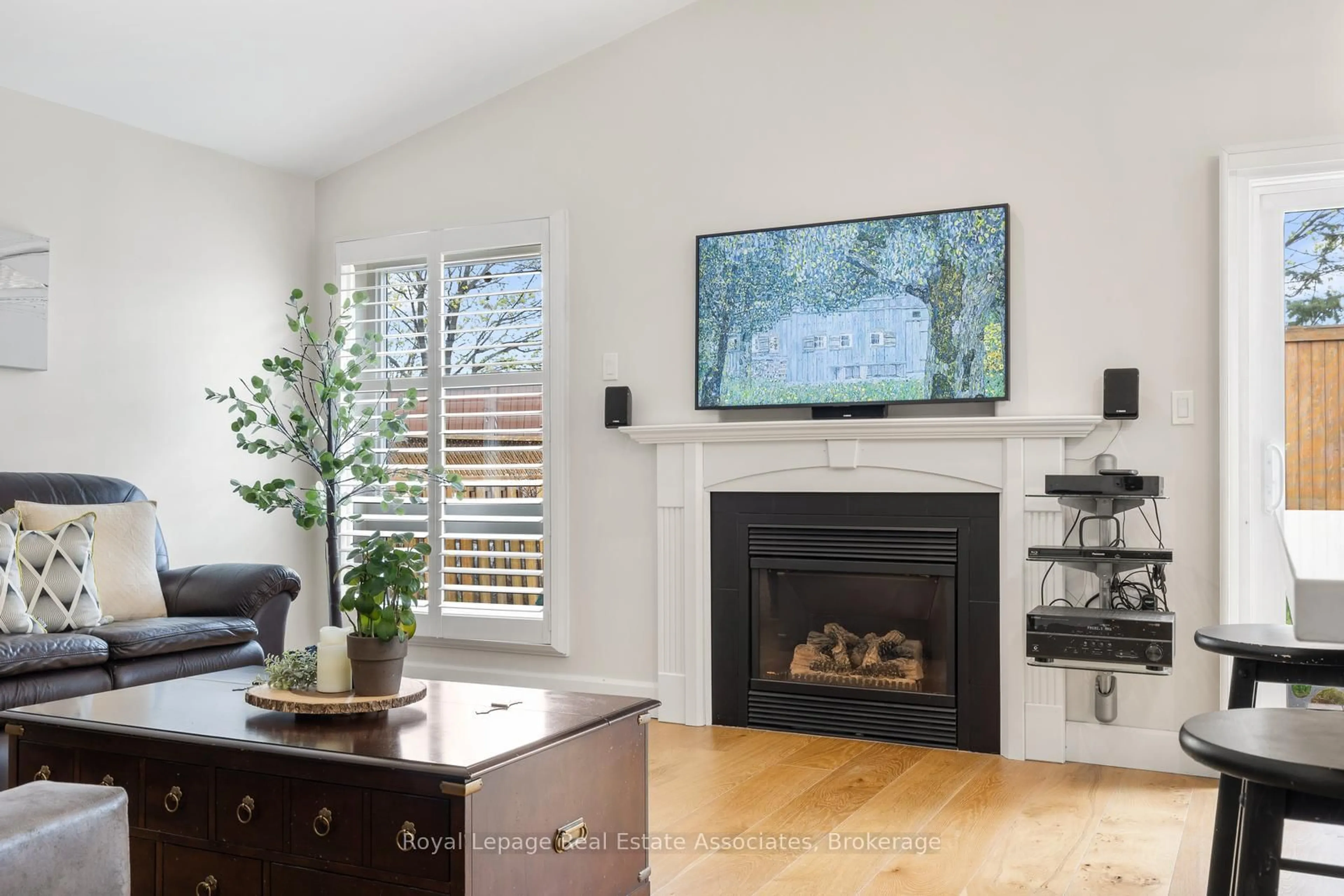 Home theater for 1818 Bridlington Crt, Mississauga Ontario L5N 7L1