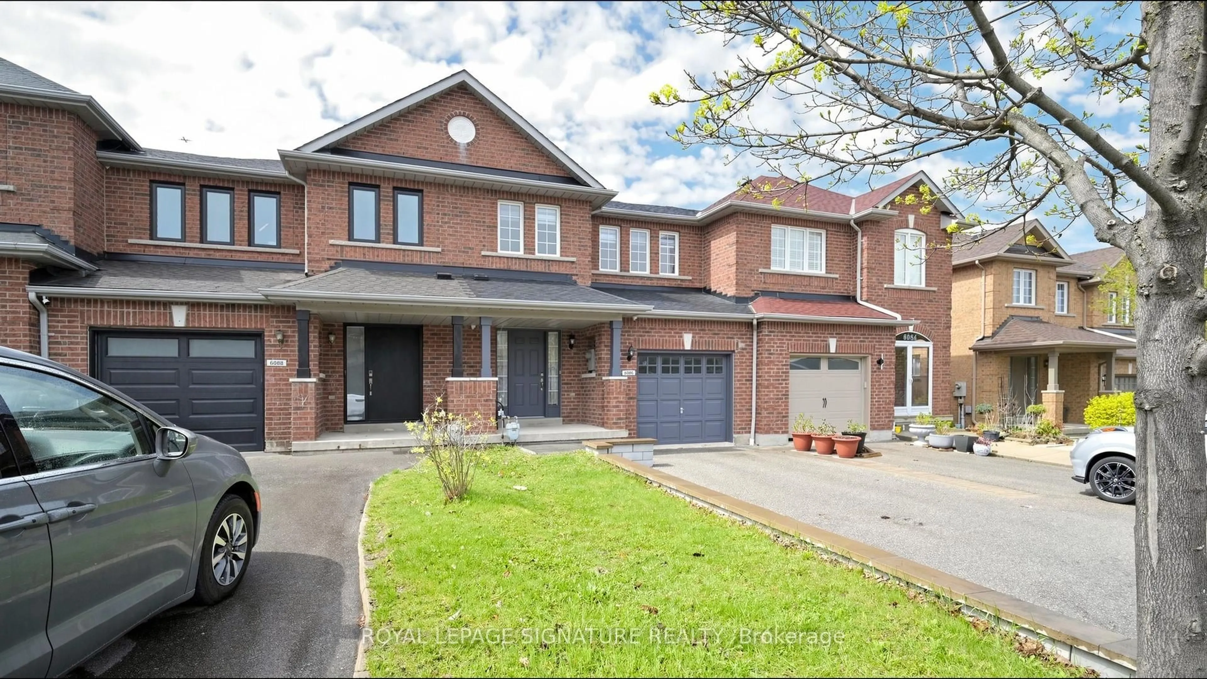 Home with brick exterior material, street for 6086 Windfleet Cres, Mississauga Ontario L5V 2Z6