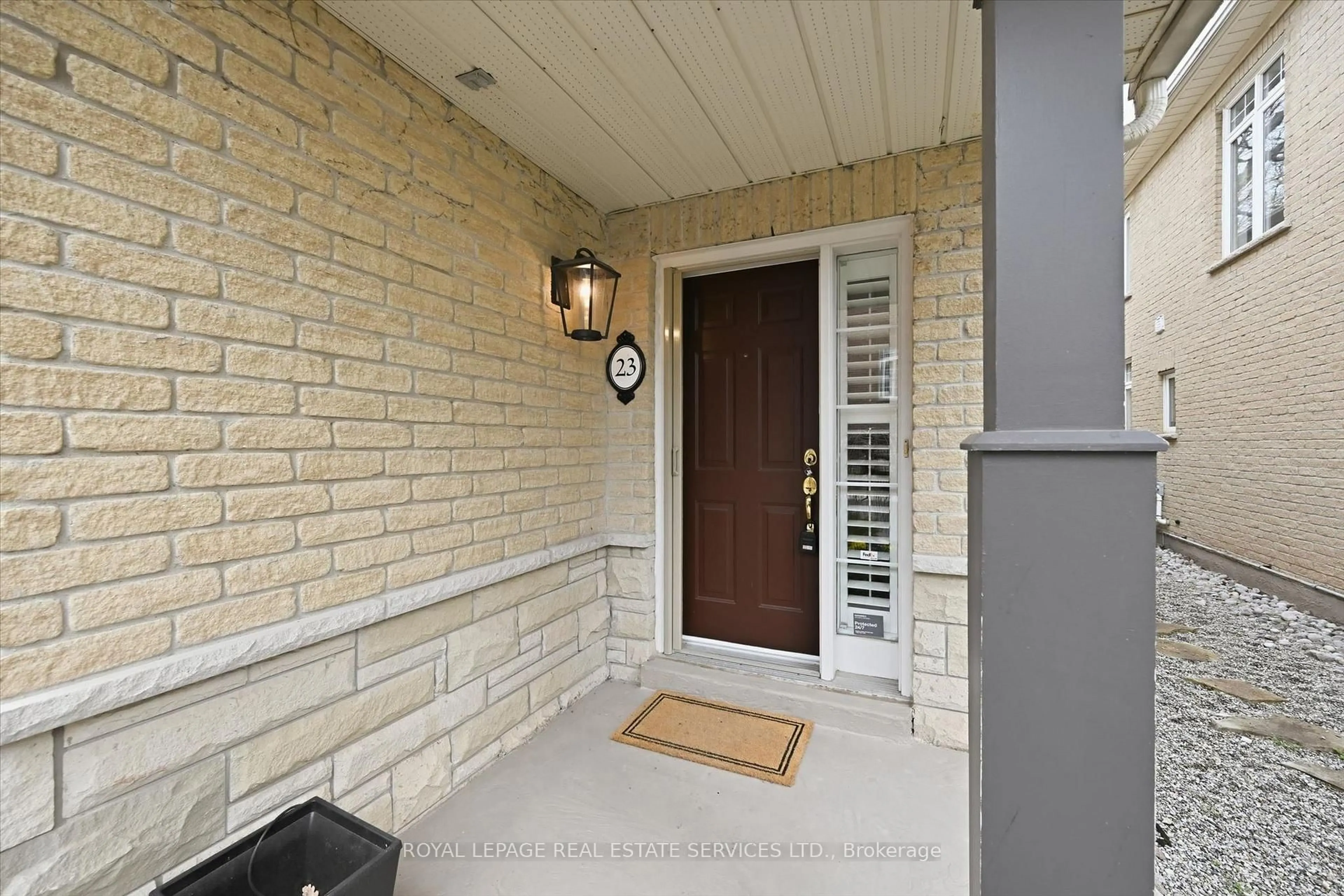 Indoor entryway for 1267 Dorval Dr #23, Oakville Ontario L6M 3Z4