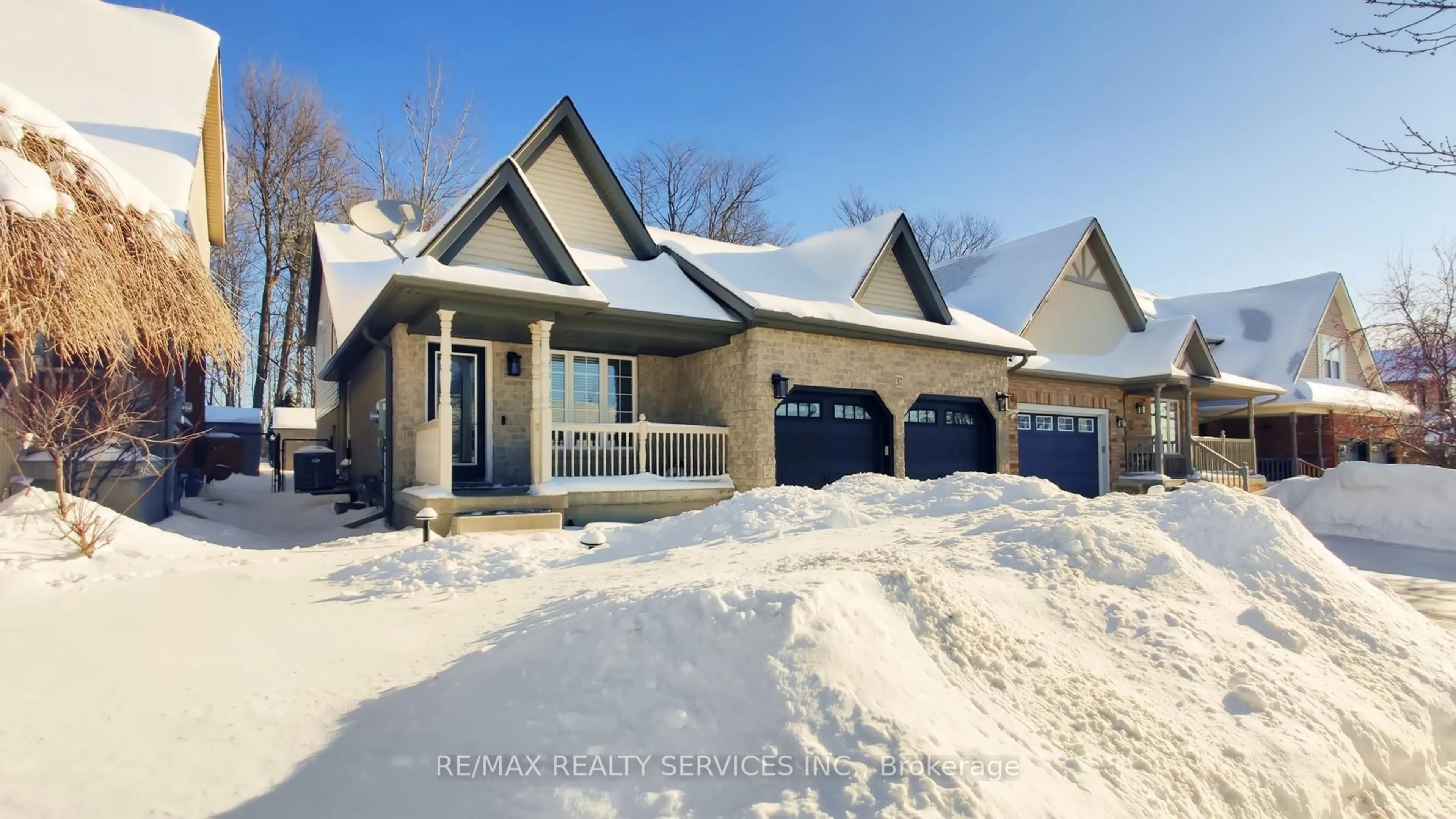 Home with brick exterior material, street for 37 Abbey Rd, Orangeville Ontario L9W 5E3