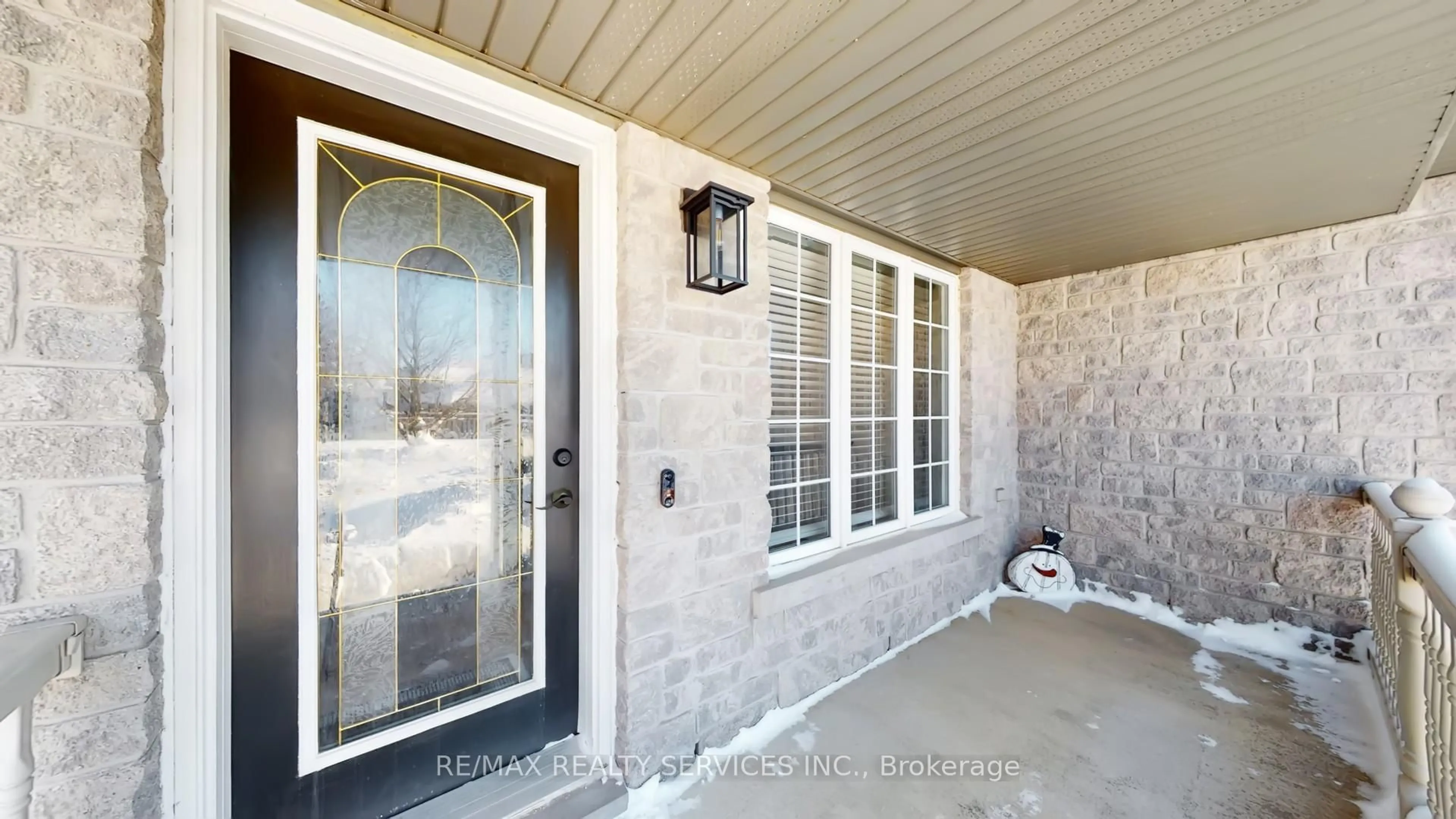 Indoor entryway for 37 Abbey Rd, Orangeville Ontario L9W 5E3
