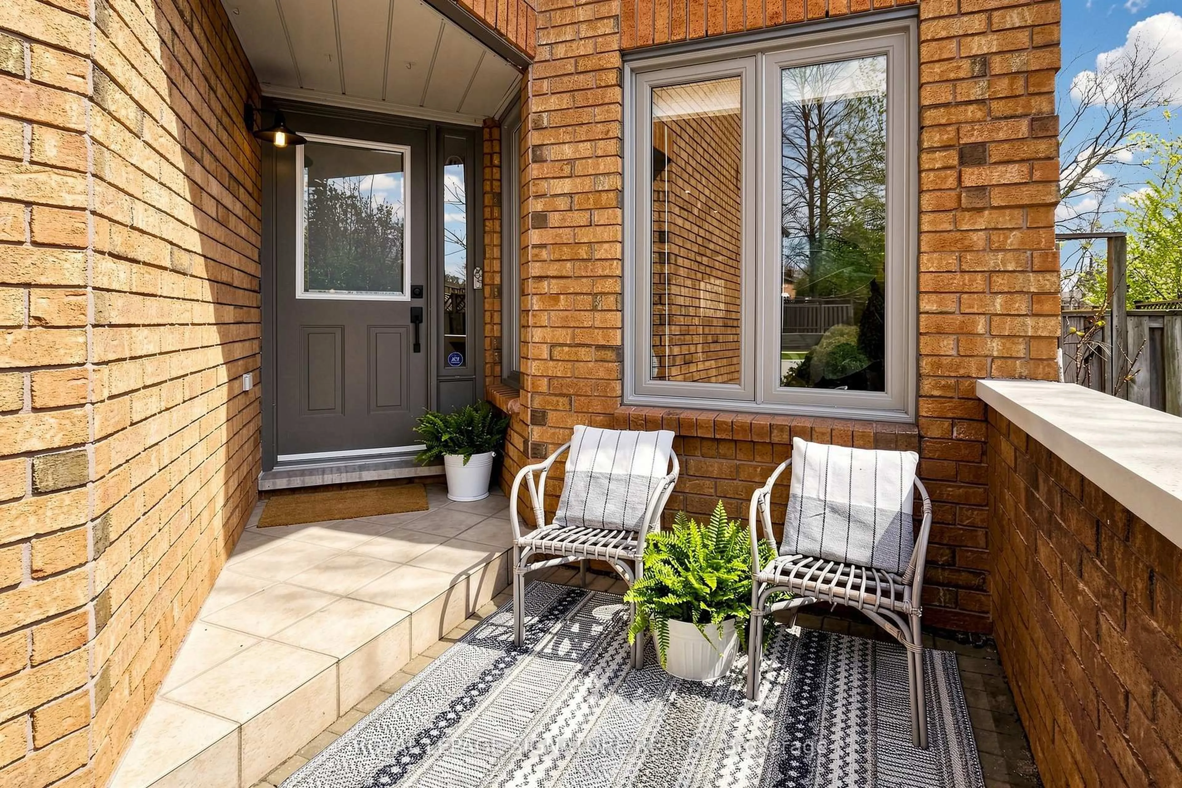 Indoor entryway for 2015 Brays Lane, Oakville Ontario L6M 2S8