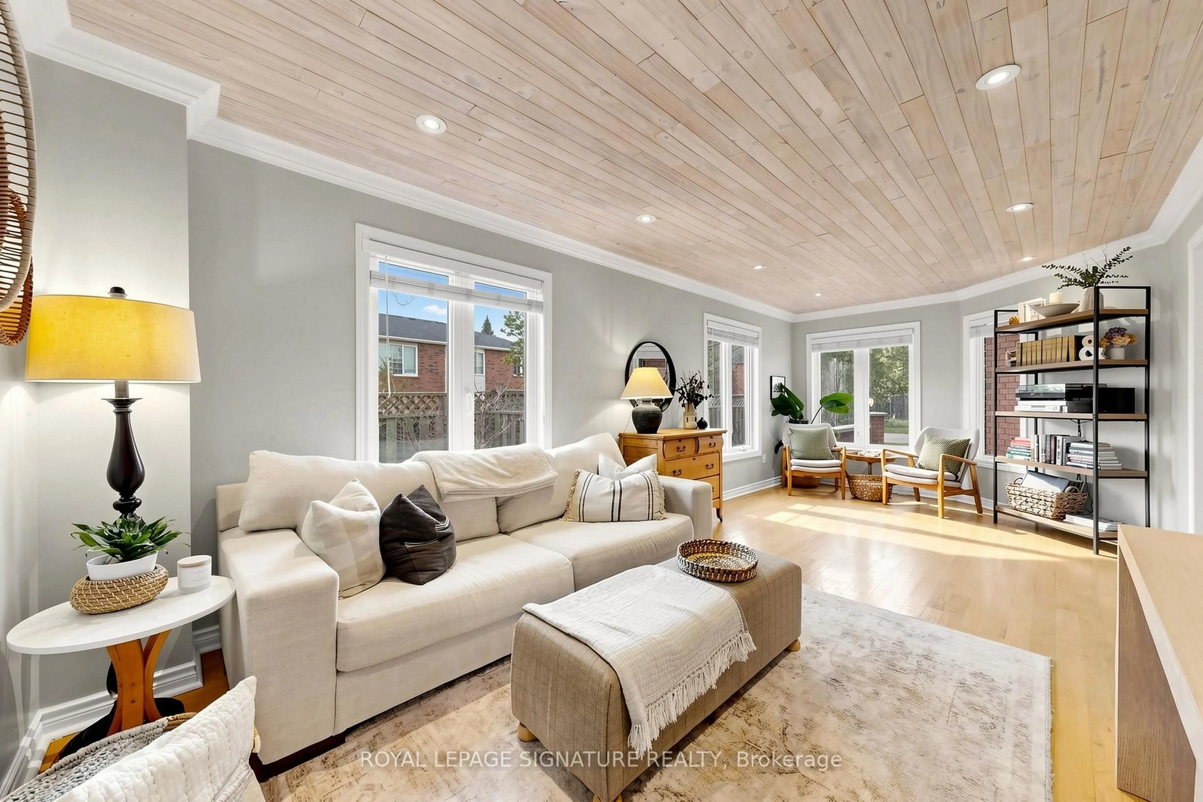 Living room with furniture, unknown for 2015 Brays Lane, Oakville Ontario L6M 2S8