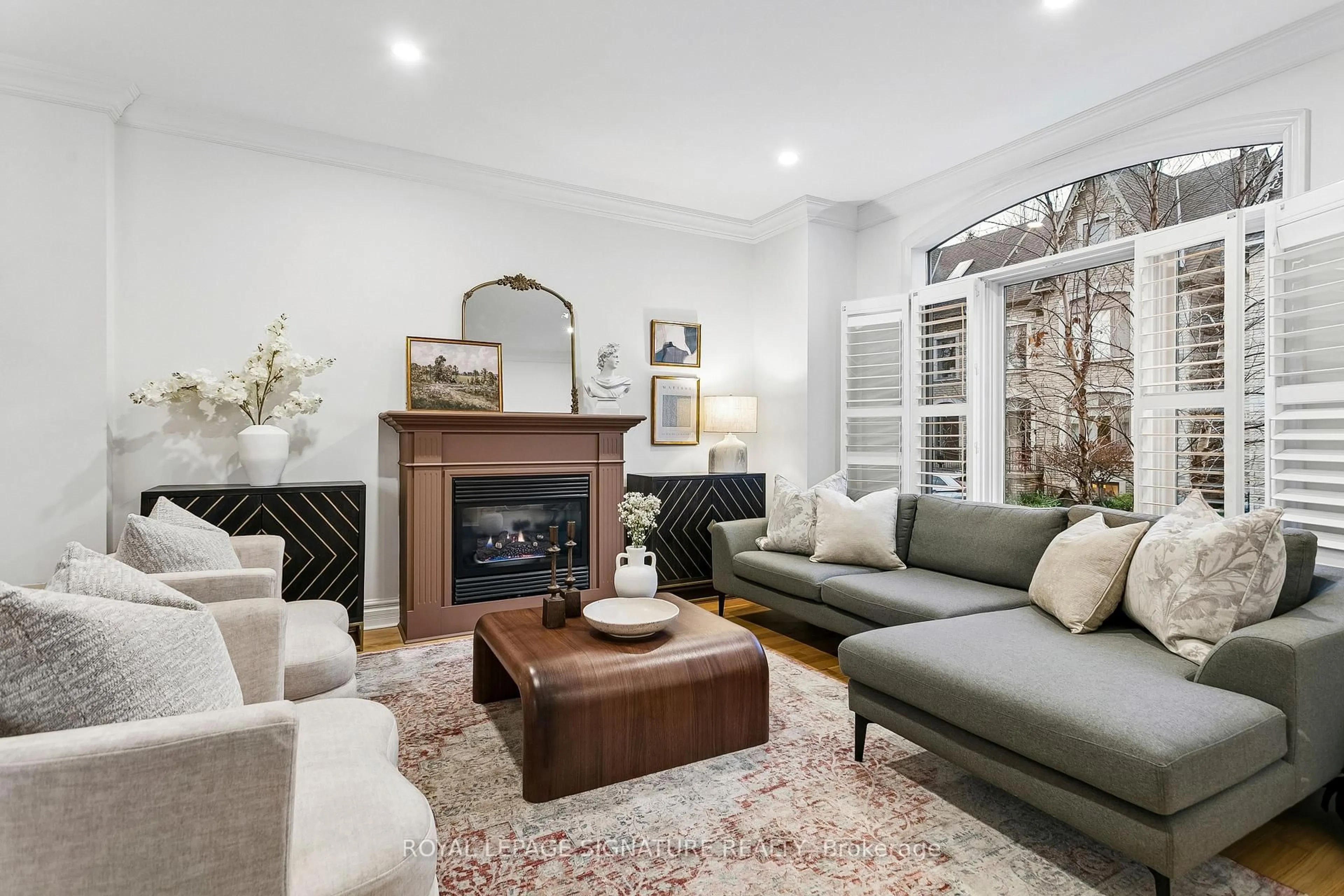Living room with furniture, unknown for 5 Lukow Terr, Toronto Ontario M6R 3B7
