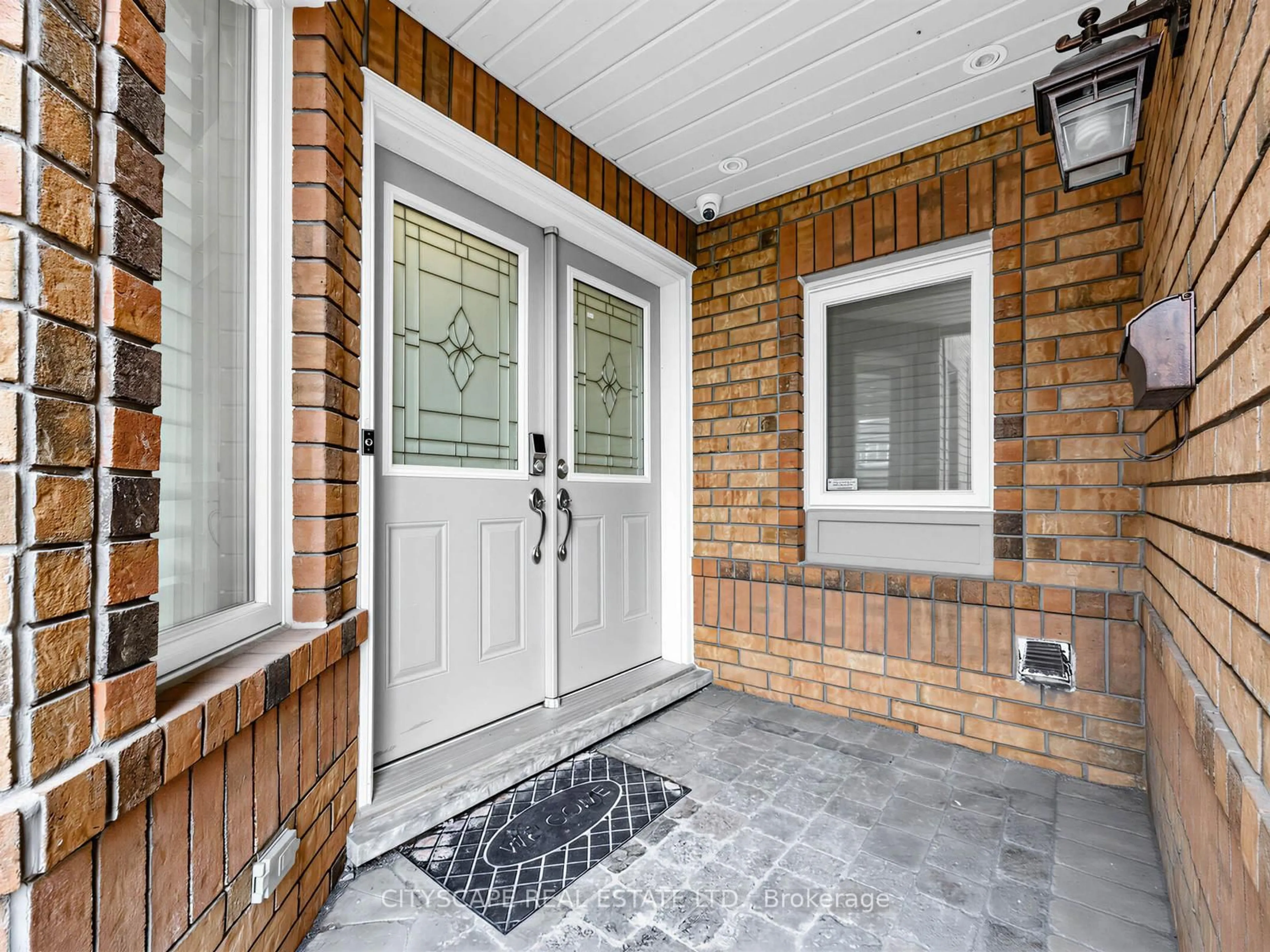Indoor entryway for 3671 Forest Bluff Cres, Mississauga Ontario L5N 7W7