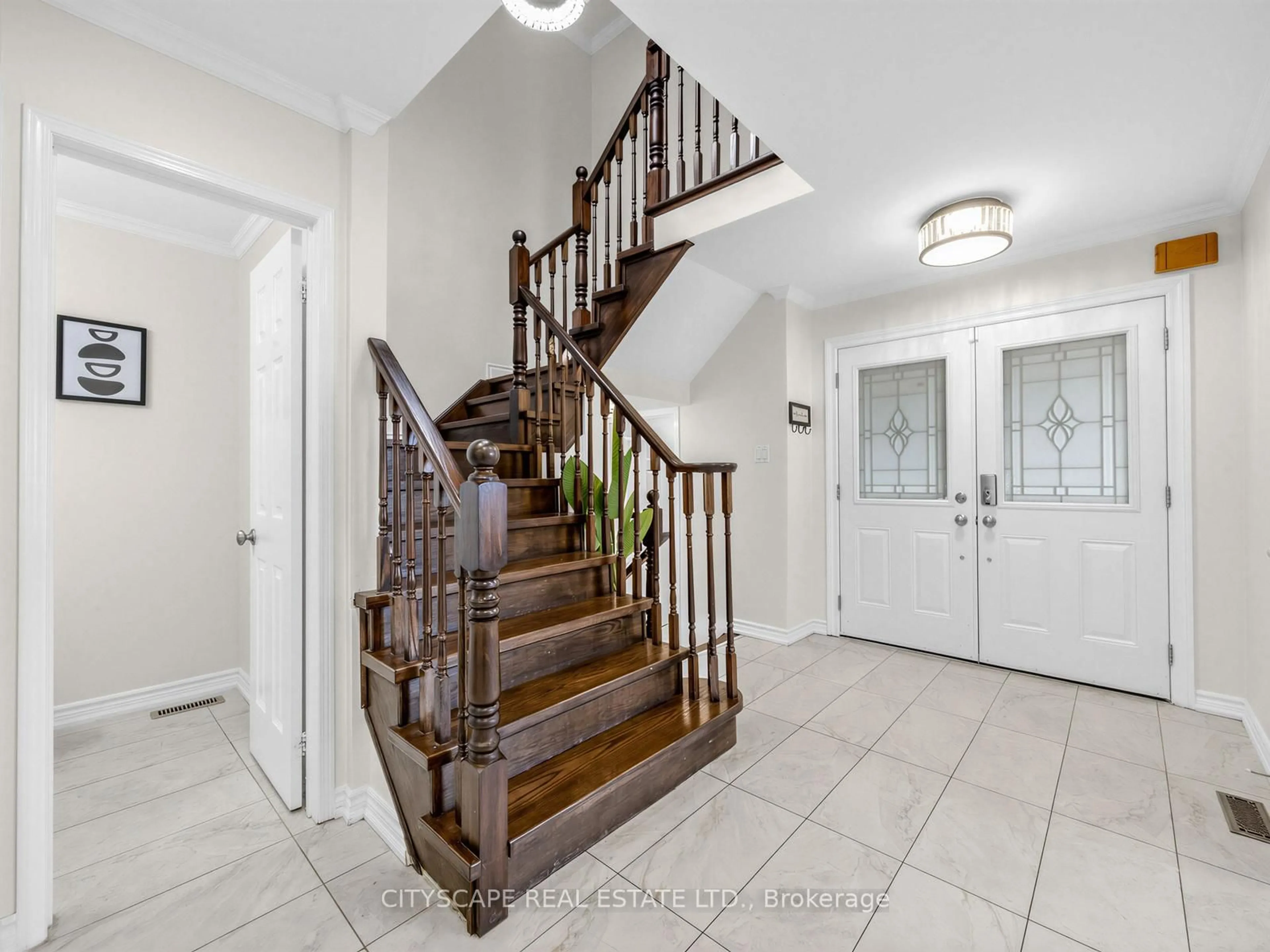 Stairs for 3671 Forest Bluff Cres, Mississauga Ontario L5N 7W7