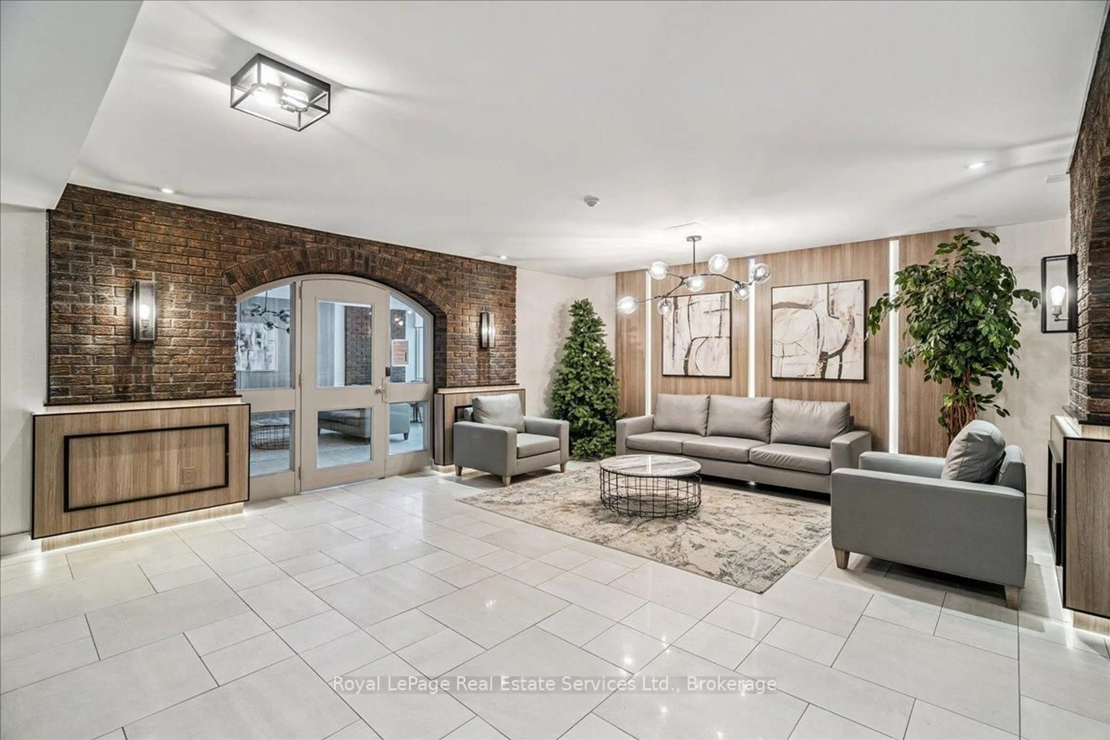 Lobby for 966 Inverhouse Dr #812, Mississauga Ontario L5J 4B6