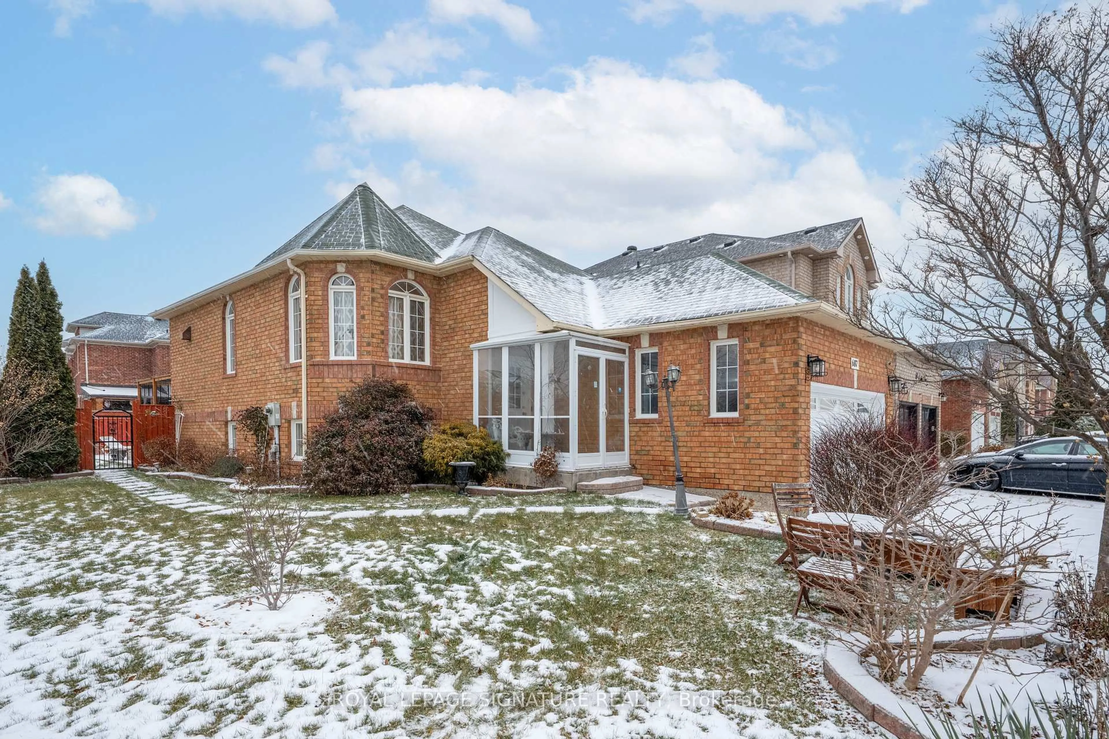 Home with brick exterior material, street for 687 Twain Ave, Mississauga Ontario L5W 1K7