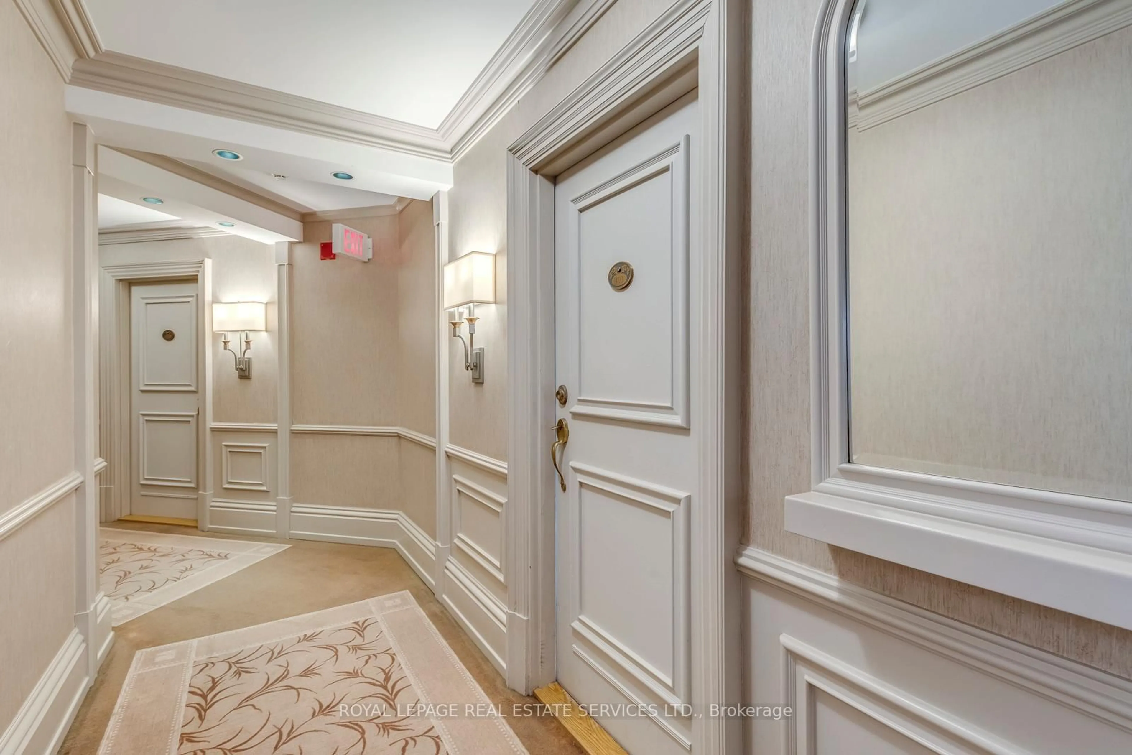 Indoor foyer for 1 Ripley Ave #403, Toronto Ontario M6S 4Z6