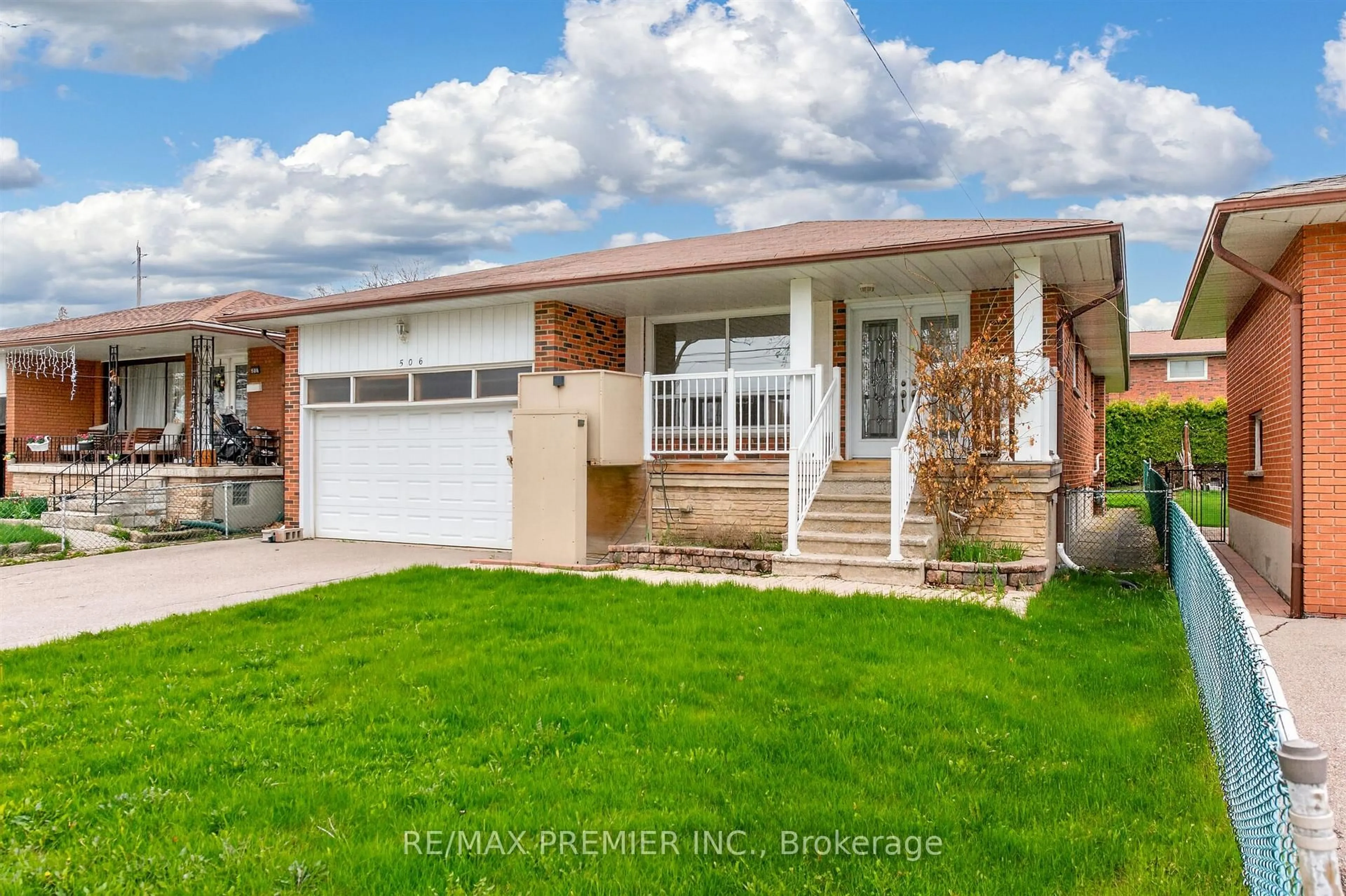Home with vinyl exterior material, street for 506 Rathburn Rd, Toronto Ontario M9C 3S8
