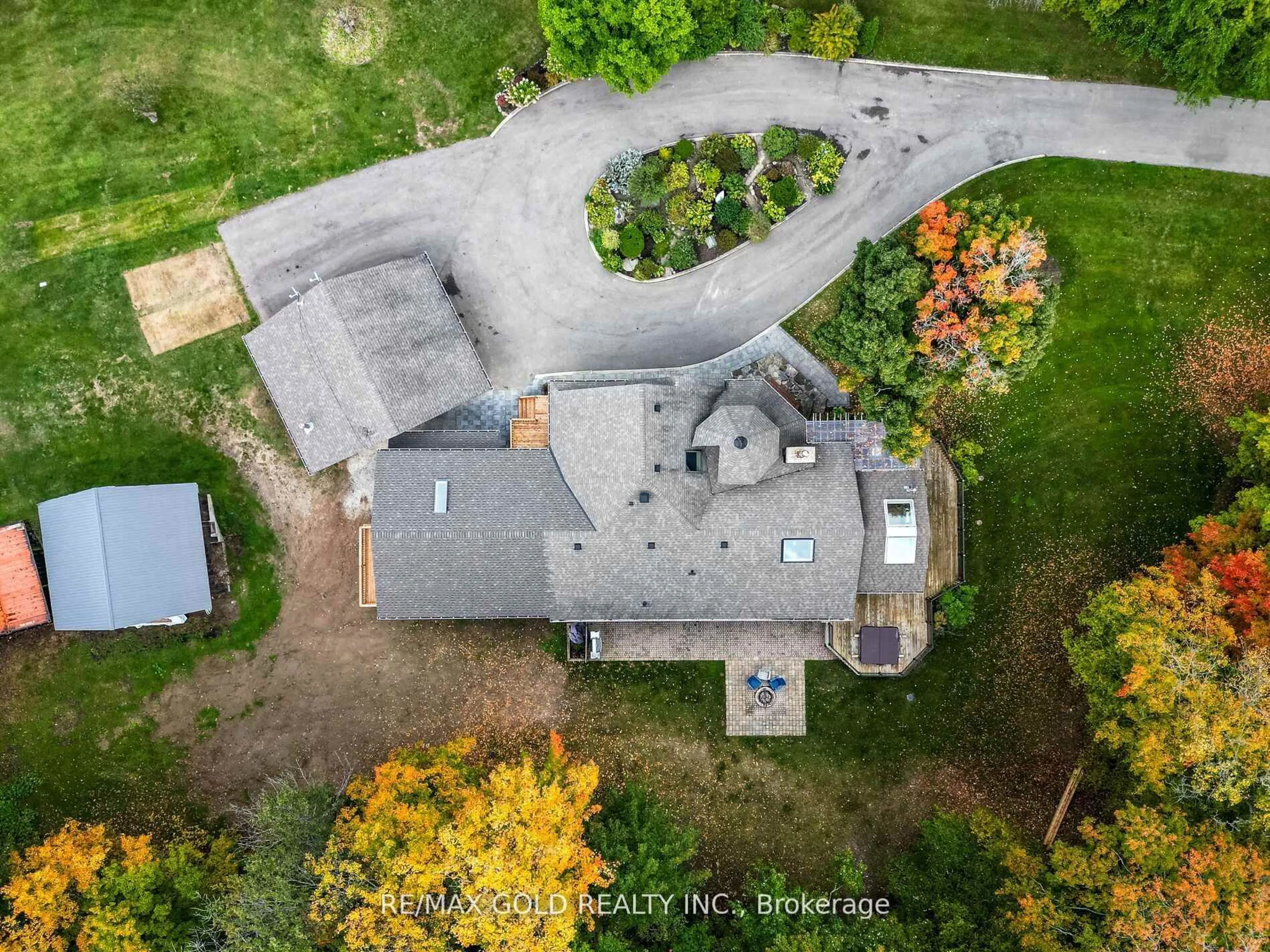 A pic from outside/outdoor area/front of a property/back of a property/a pic from drone, street for 20054 Horseshoe Hill Rd, Caledon Ontario L7K 2B6
