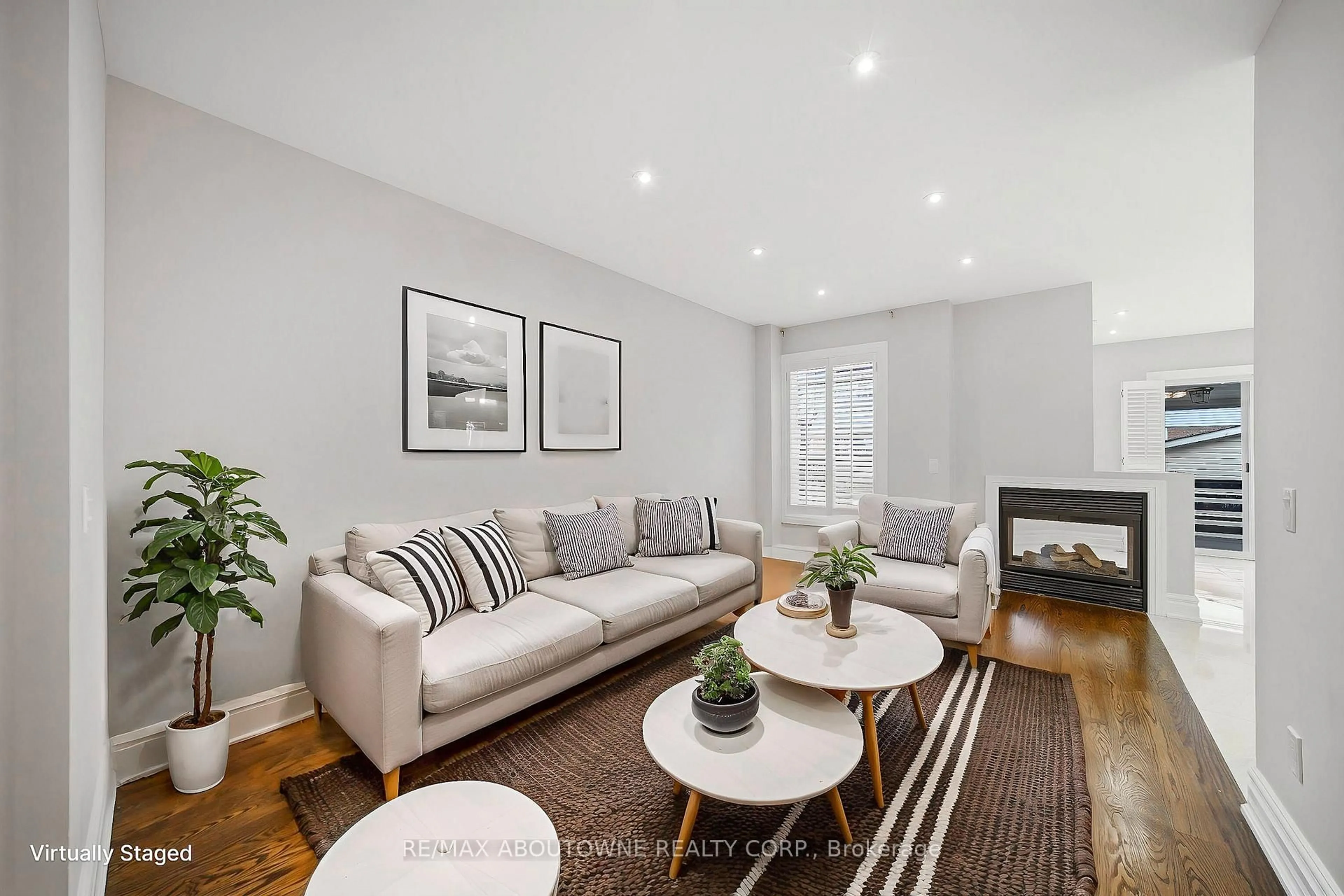 Living room with furniture, wood/laminate floor for 5129 Boardwalk Dr, Mississauga Ontario L5R 3X7