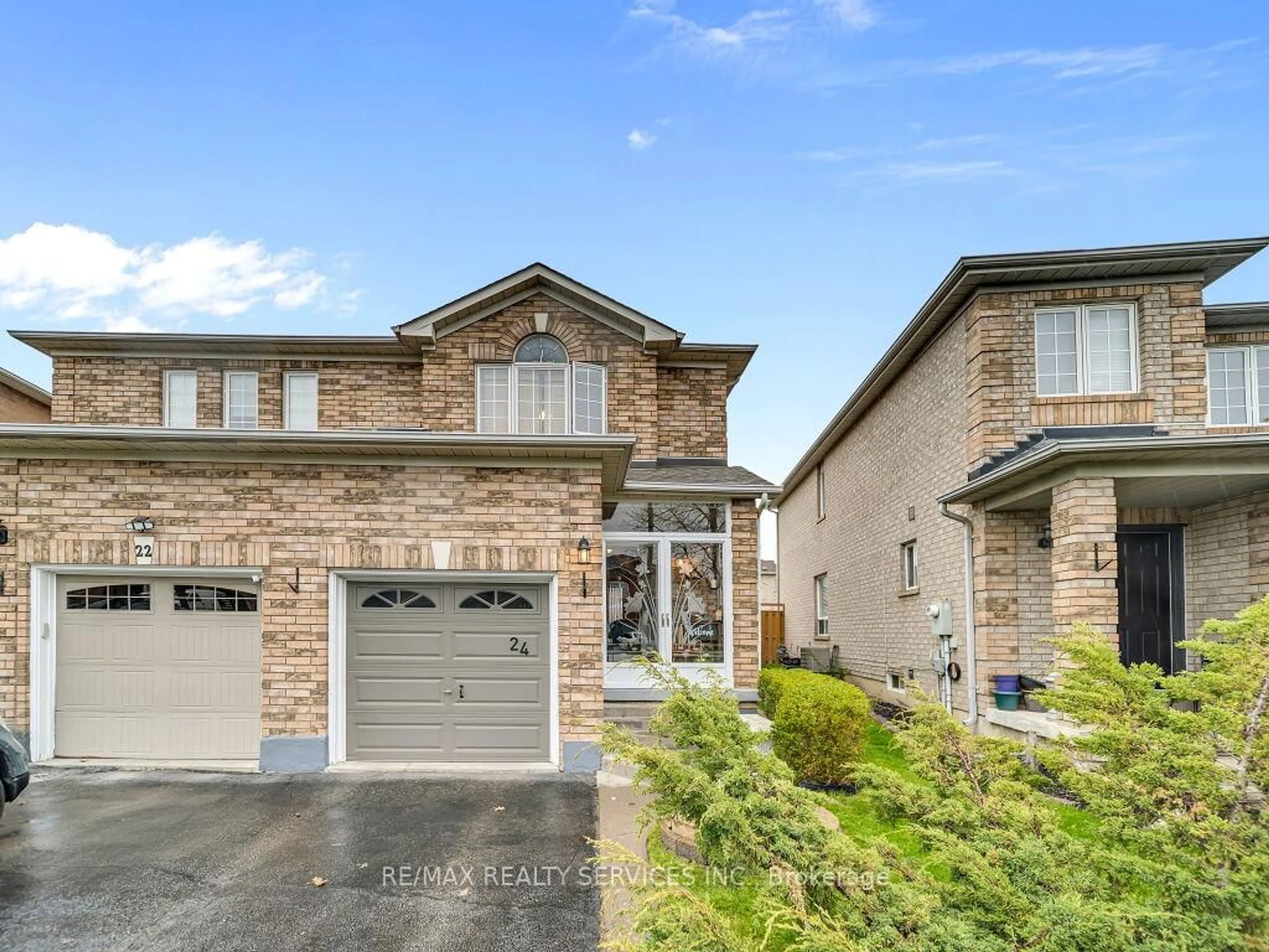 Home with brick exterior material, street for 24 Melissa Crt, Brampton Ontario L6X 4X1
