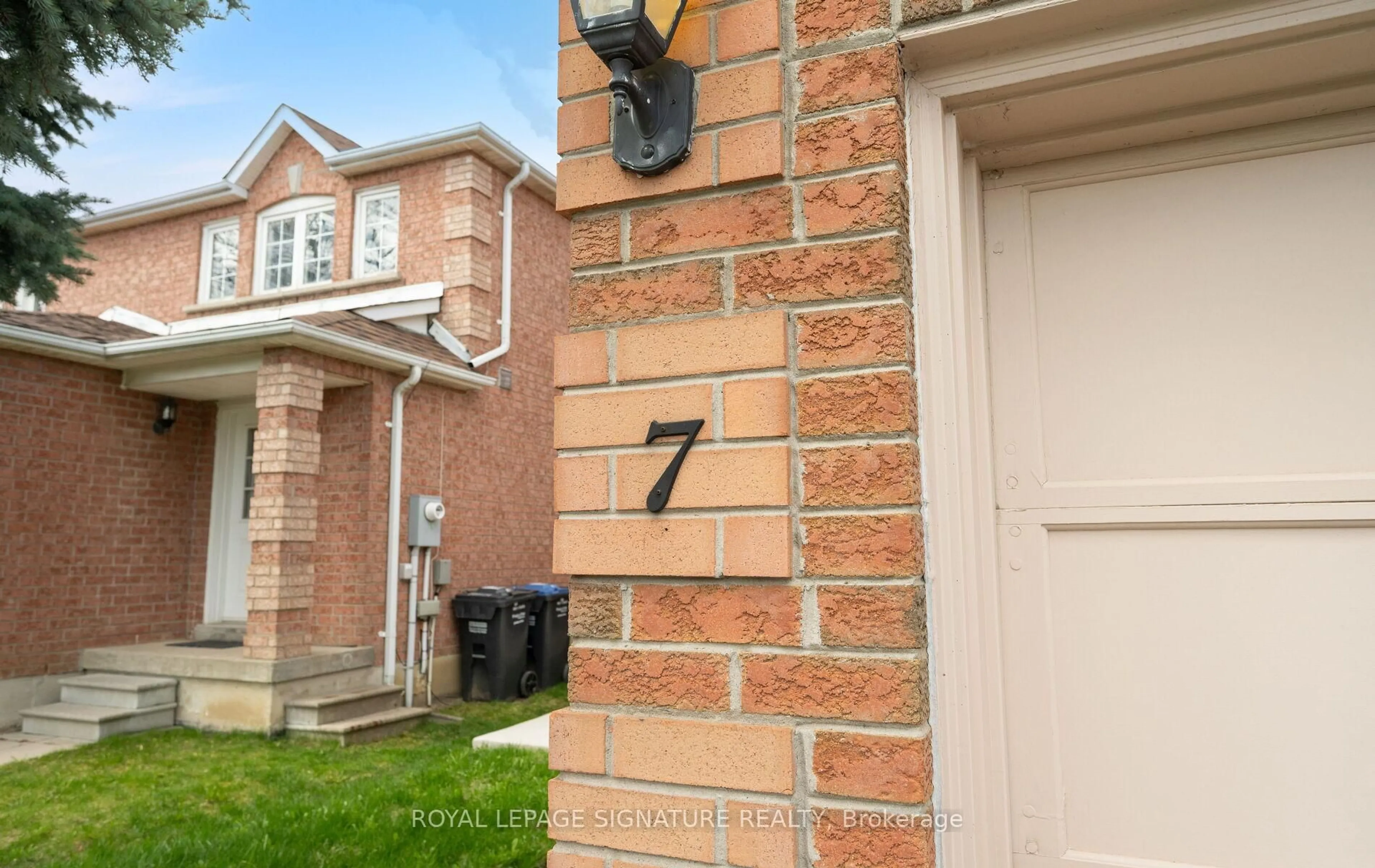 Home with brick exterior material, street for 7 Kitto Crt, Brampton Ontario L6Y 5A9