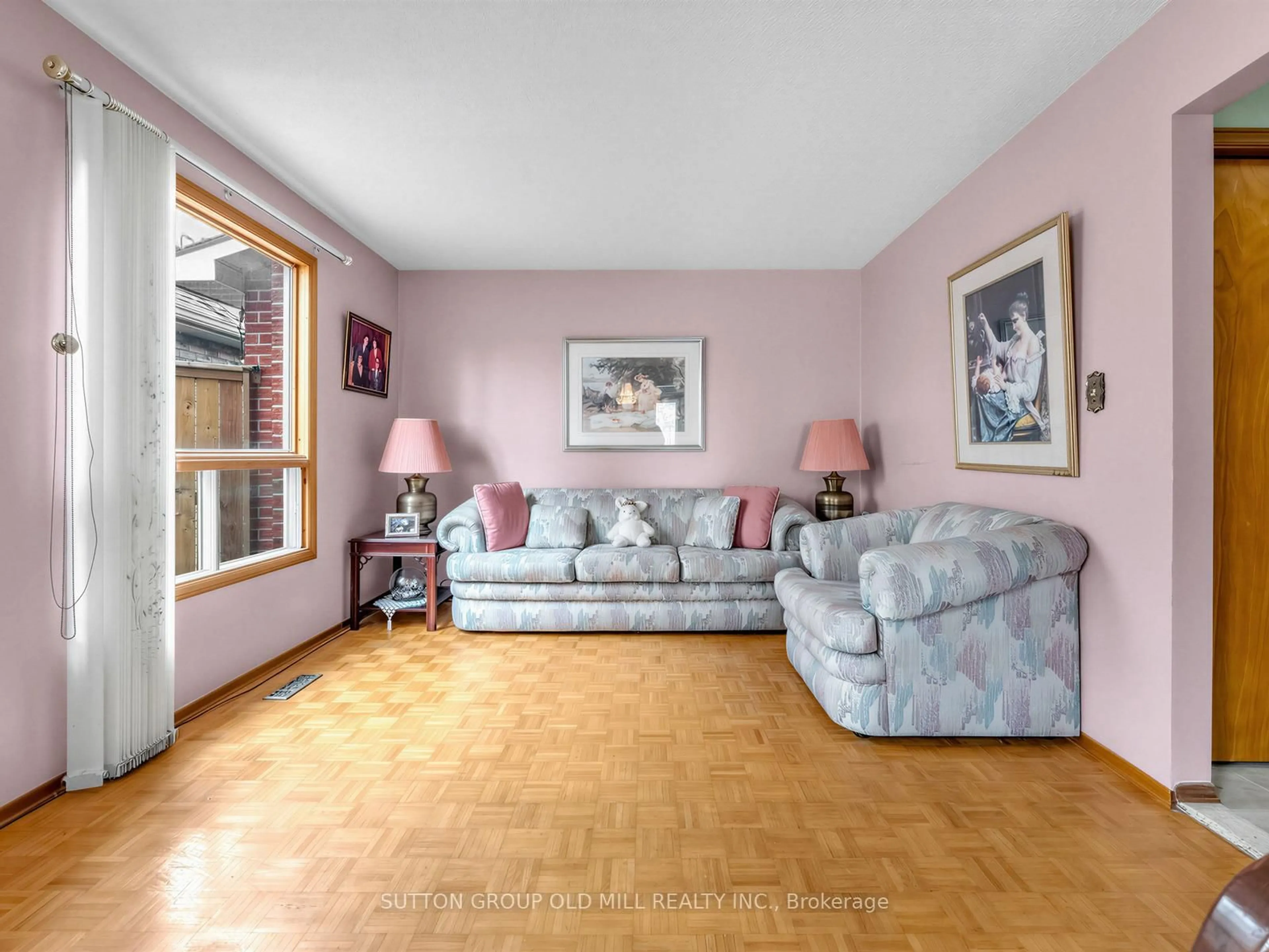 Living room with furniture, unknown for 4157 Ottewell Cres, Mississauga Ontario L4W 4A4