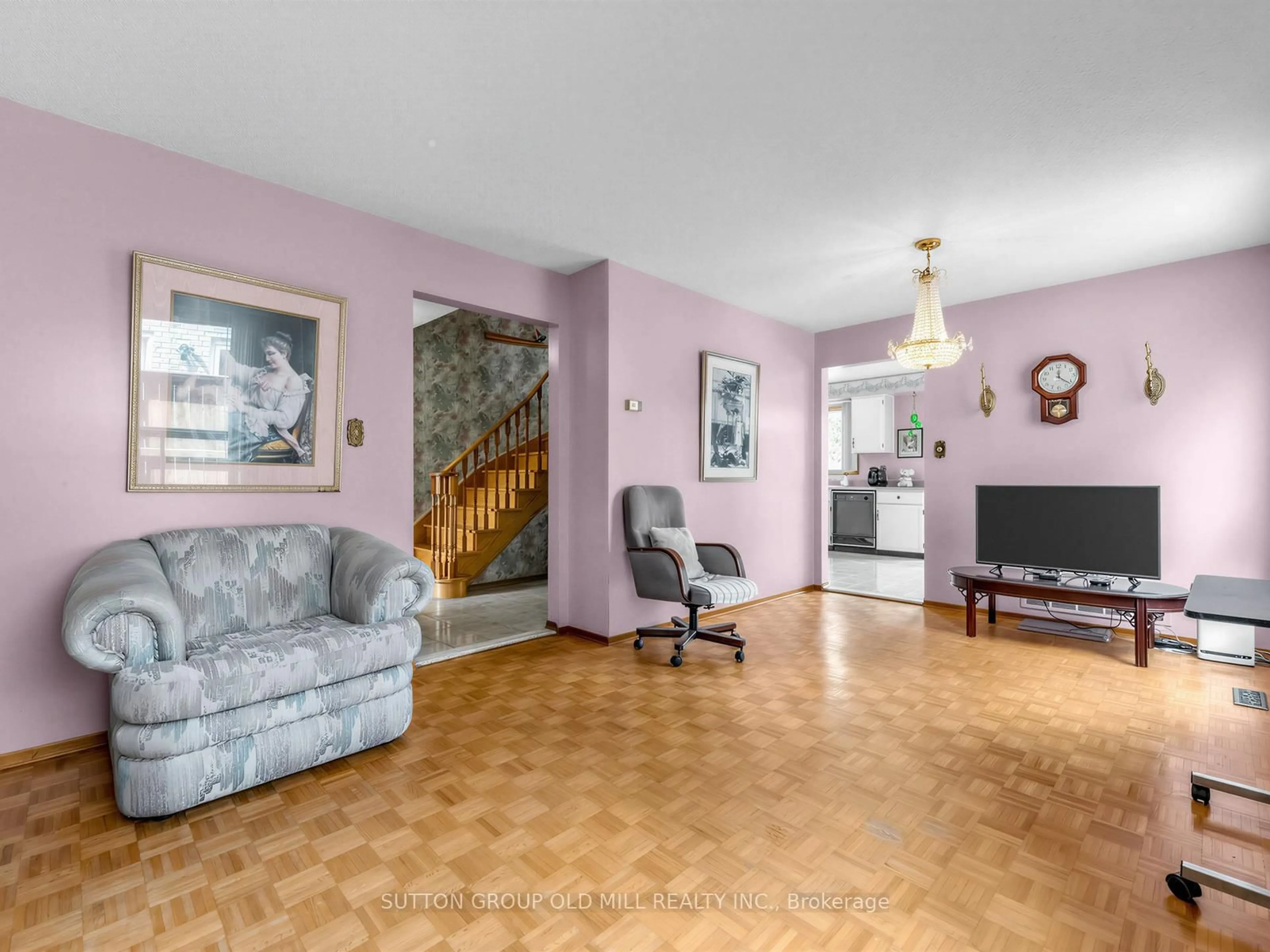 Living room with furniture, unknown for 4157 Ottewell Cres, Mississauga Ontario L4W 4A4