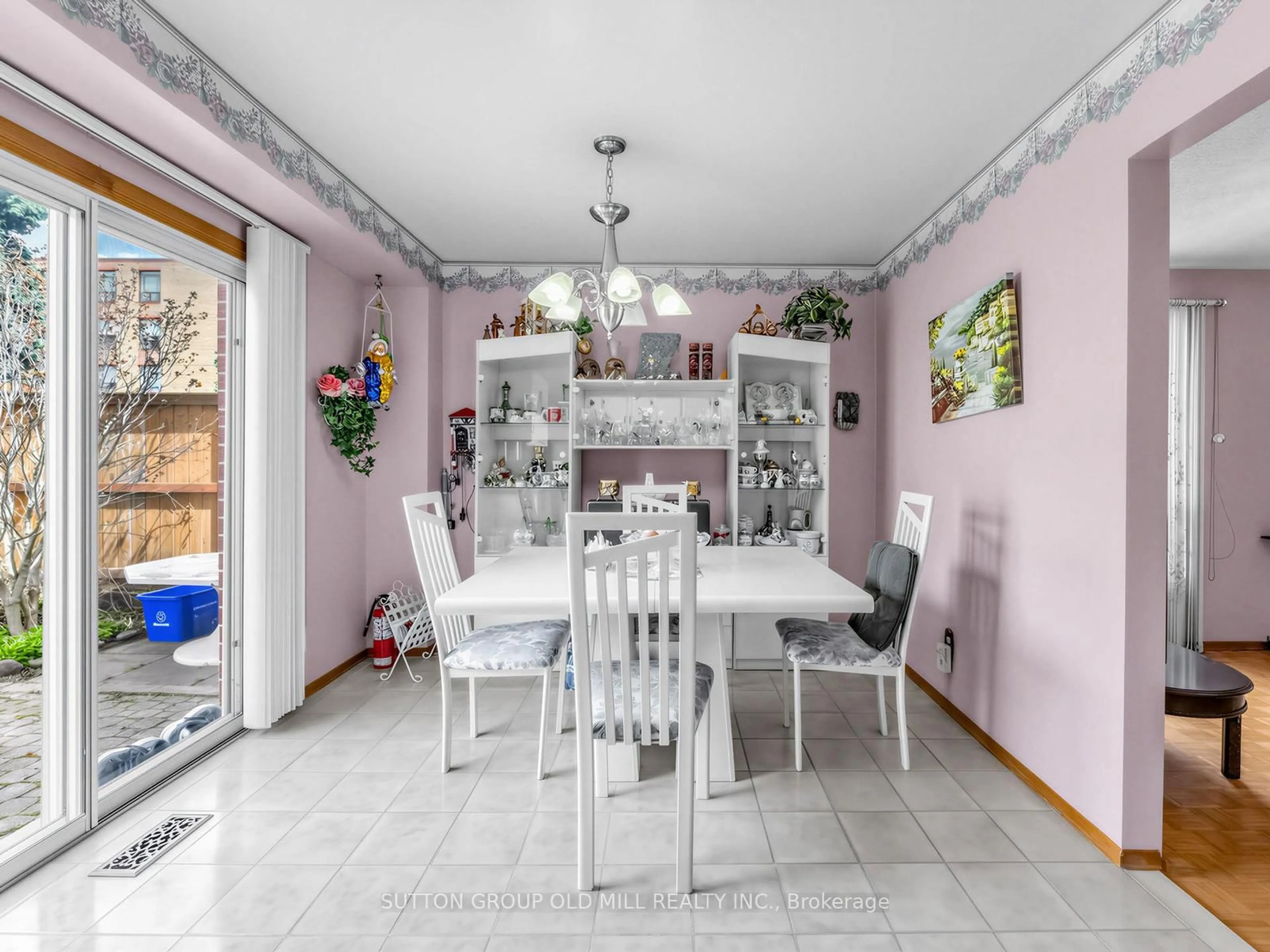 Dining room, ceramic/tile floor for 4157 Ottewell Cres, Mississauga Ontario L4W 4A4