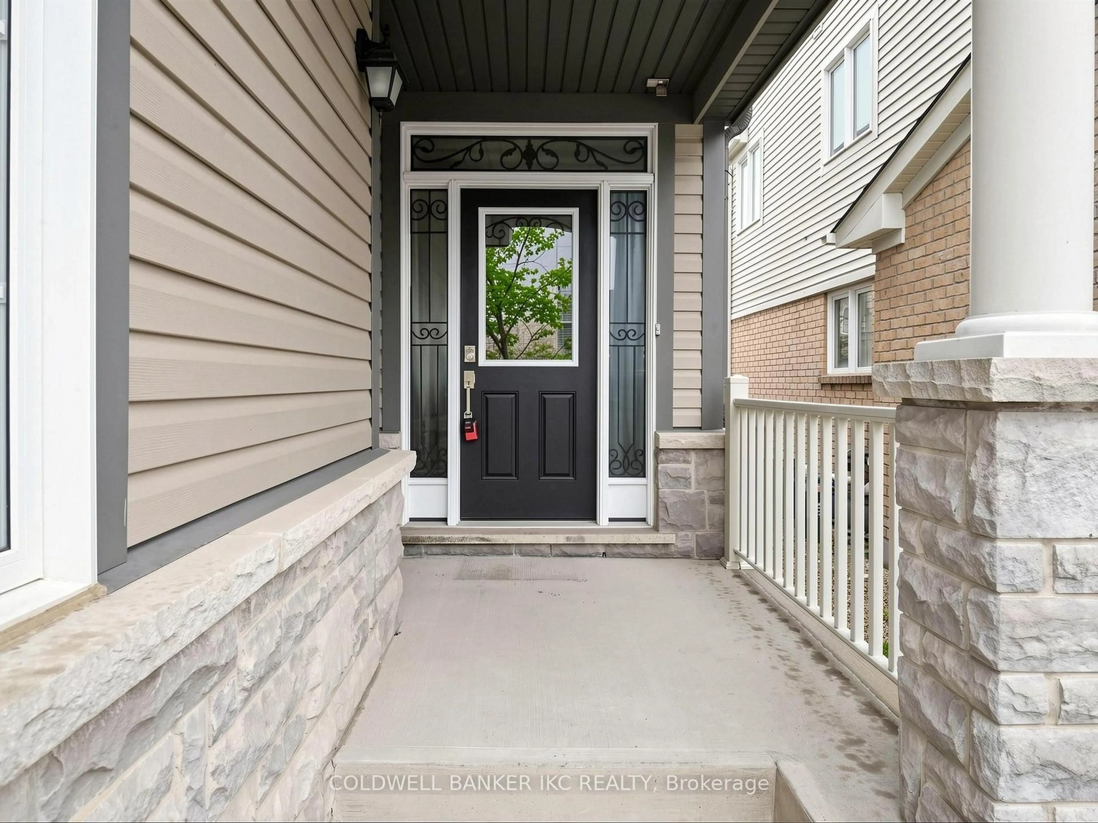 Indoor entryway for 846 Savoline Blvd, Milton Ontario L9T 0Z1