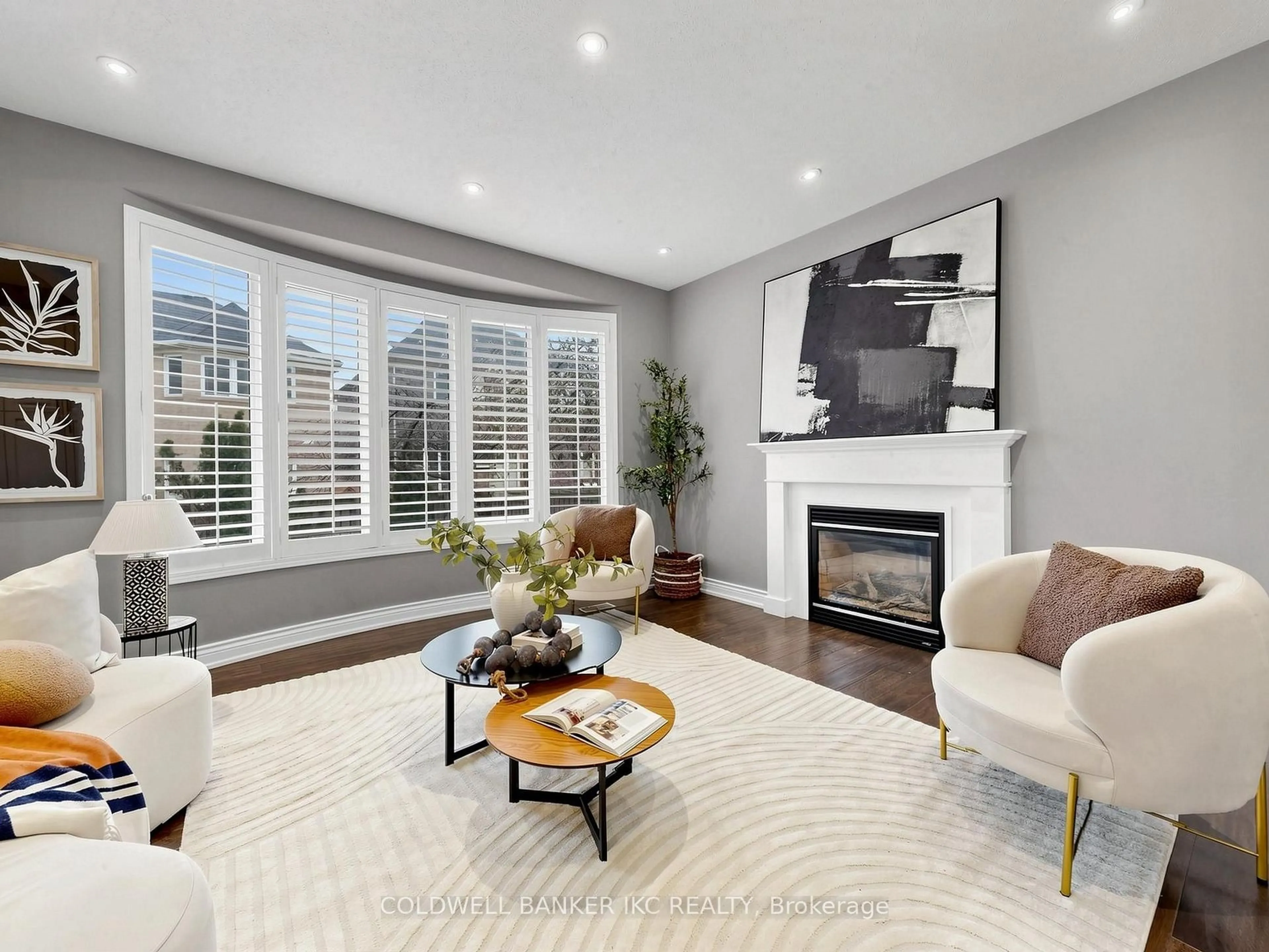 Living room with furniture, unknown for 846 Savoline Blvd, Milton Ontario L9T 0Z1