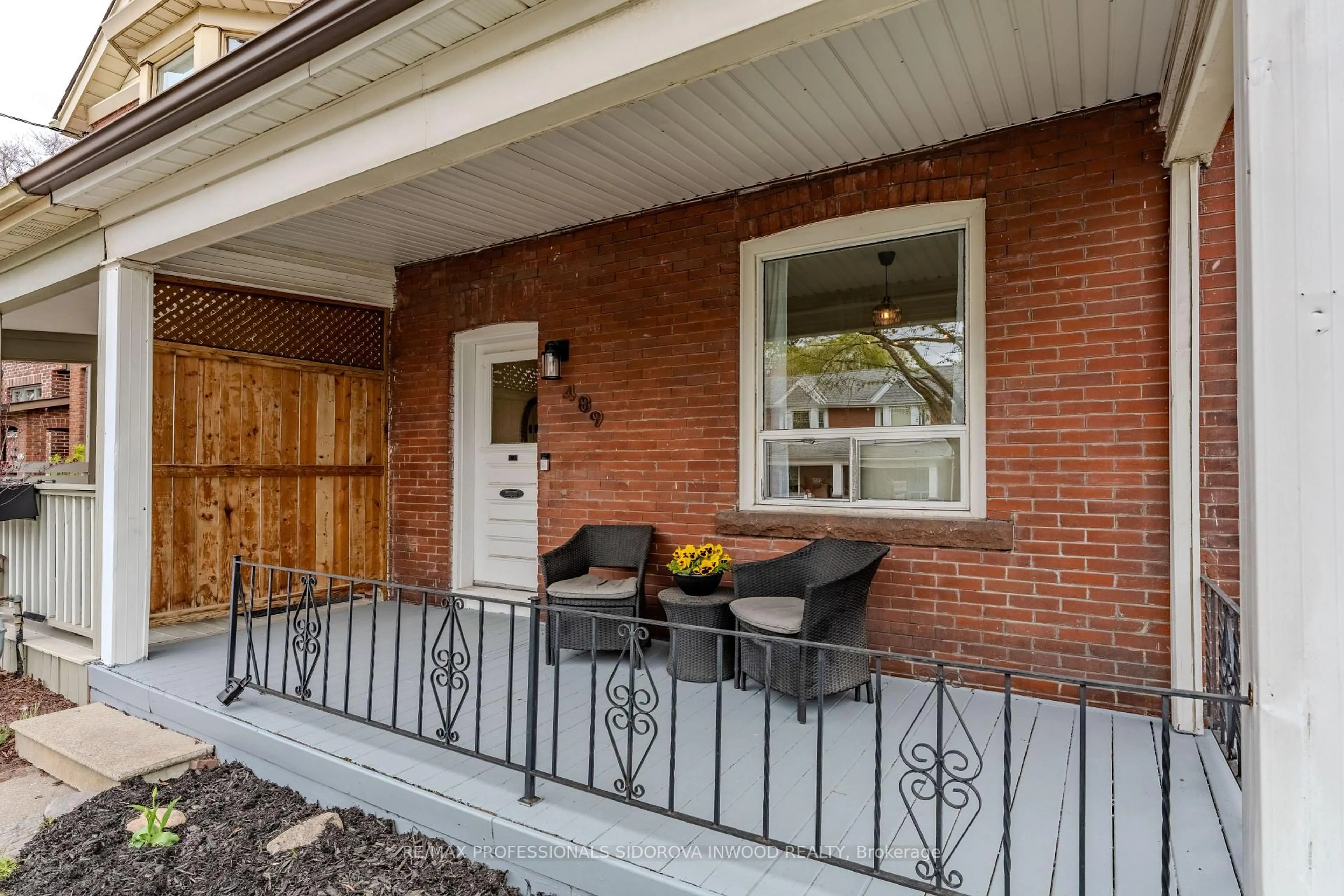 Patio, street for 489 Durie St, Toronto Ontario M6S 3G8