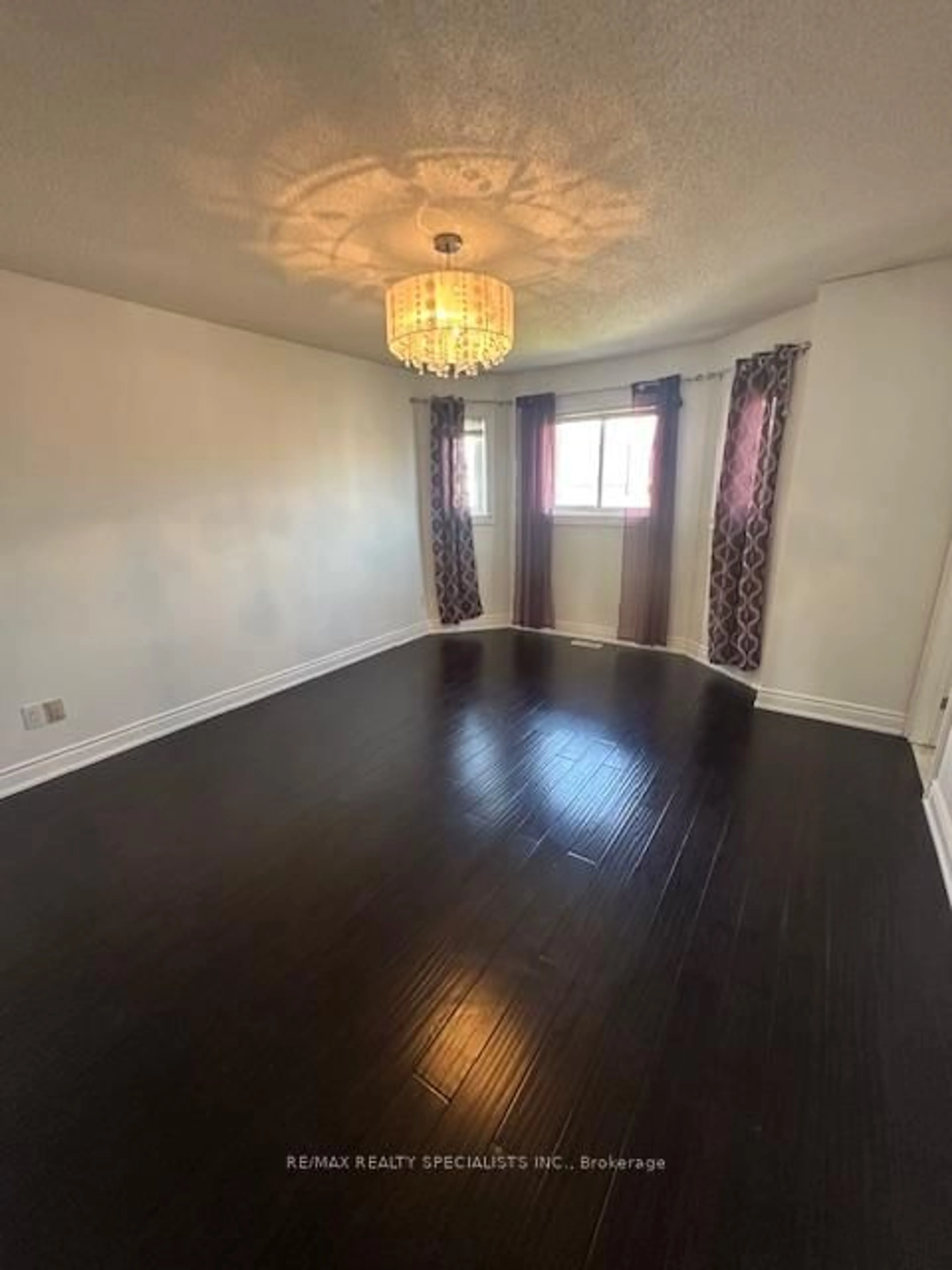 A pic of a room for 424 Jay Cres, Orangeville Ontario L9W 4Z2