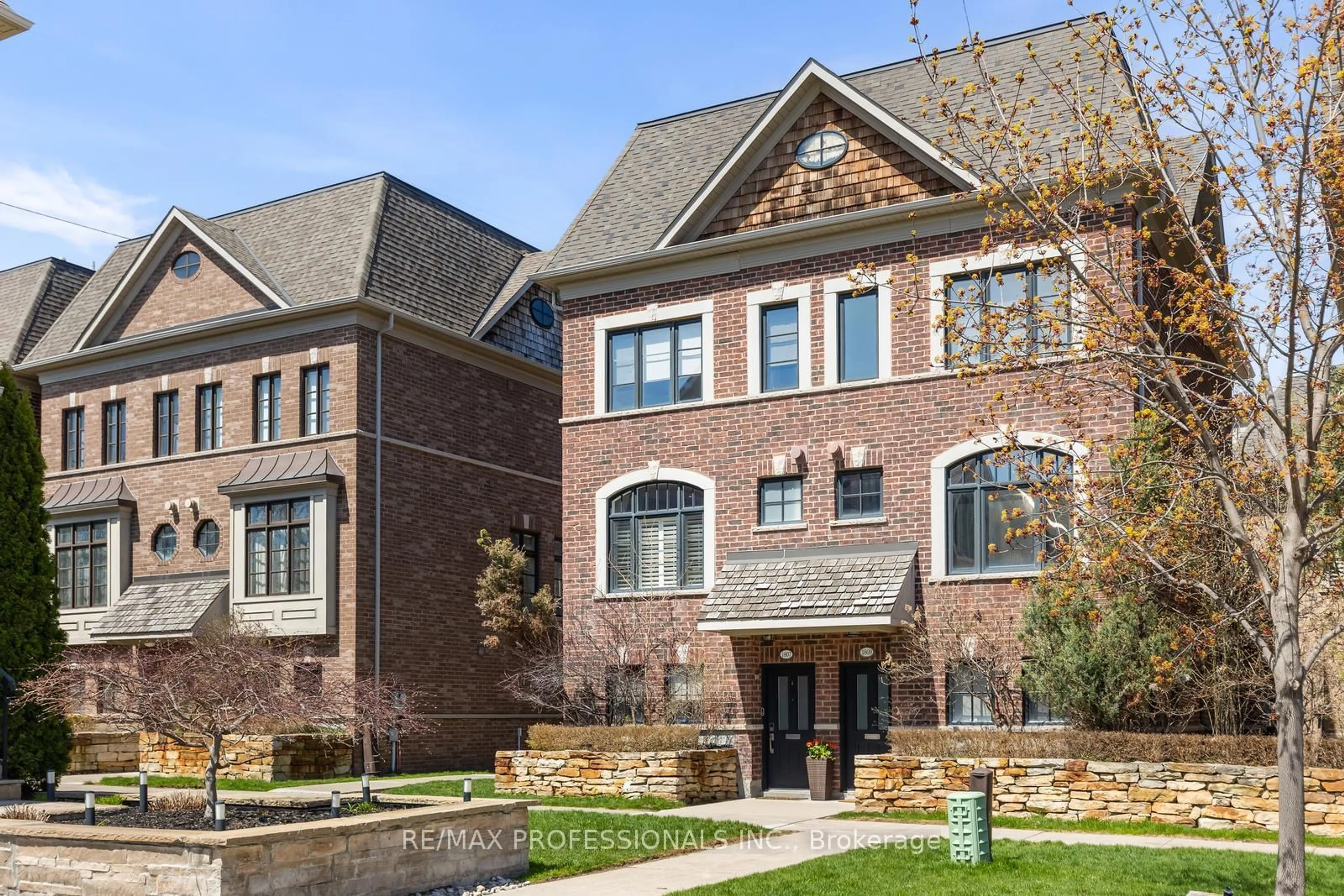 Home with brick exterior material, unknown for 1807 Pagehurst Ave, Mississauga Ontario L4X 1Y5