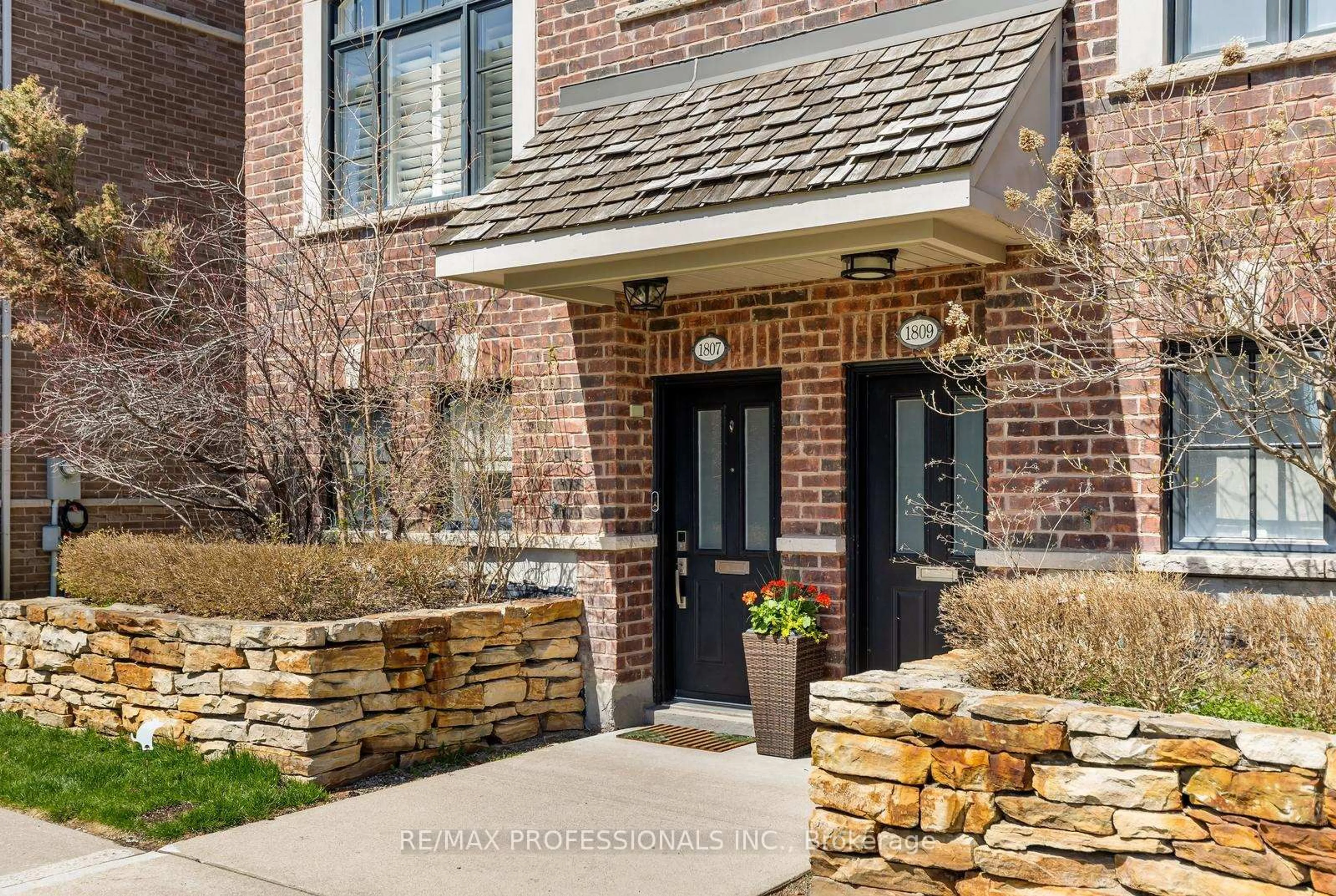 Home with brick exterior material, street for 1807 Pagehurst Ave, Mississauga Ontario L4X 1Y5