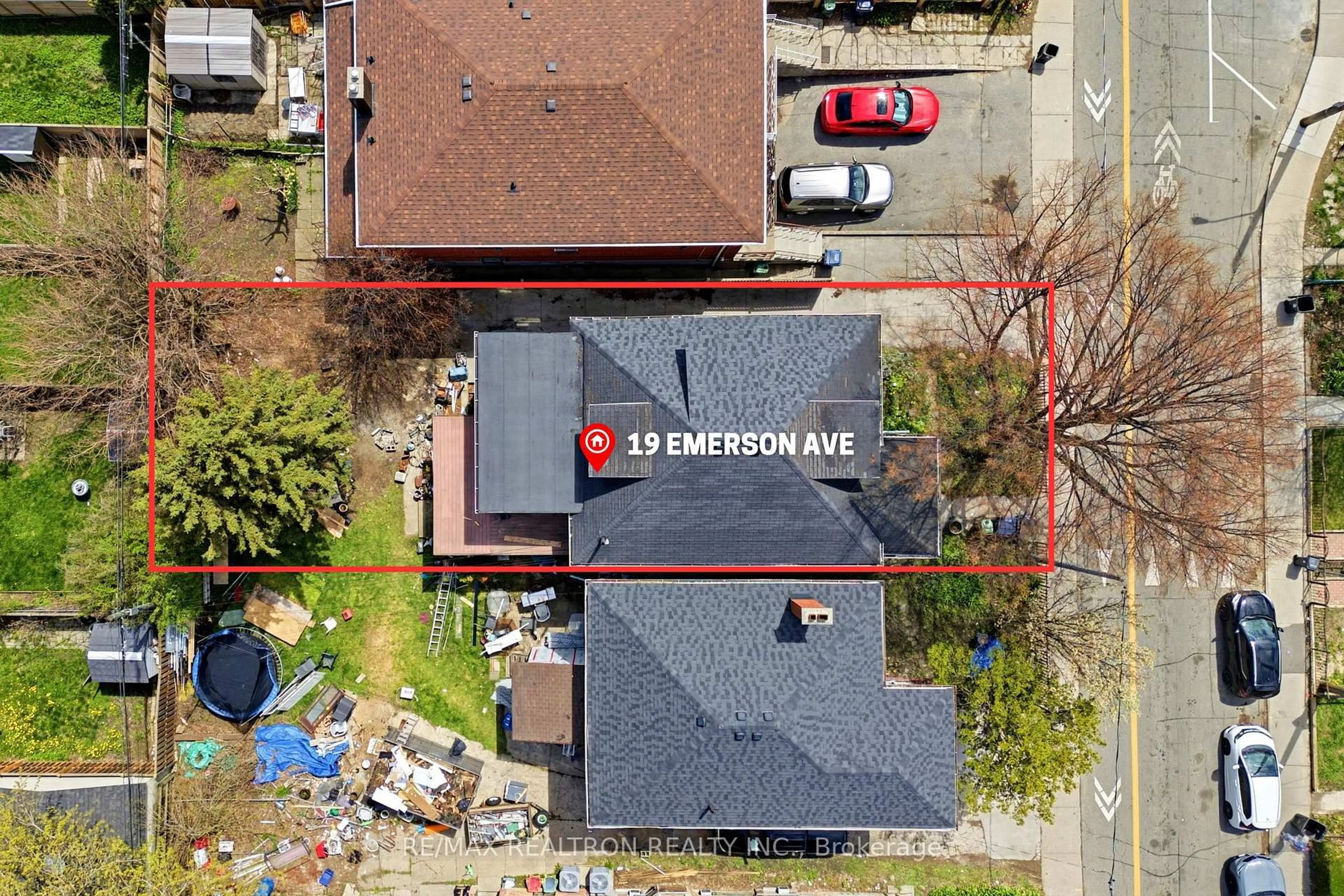 A pic from outside/outdoor area/front of a property/back of a property/a pic from drone, street for 19 Emerson Ave, Toronto Ontario M6H 3S7