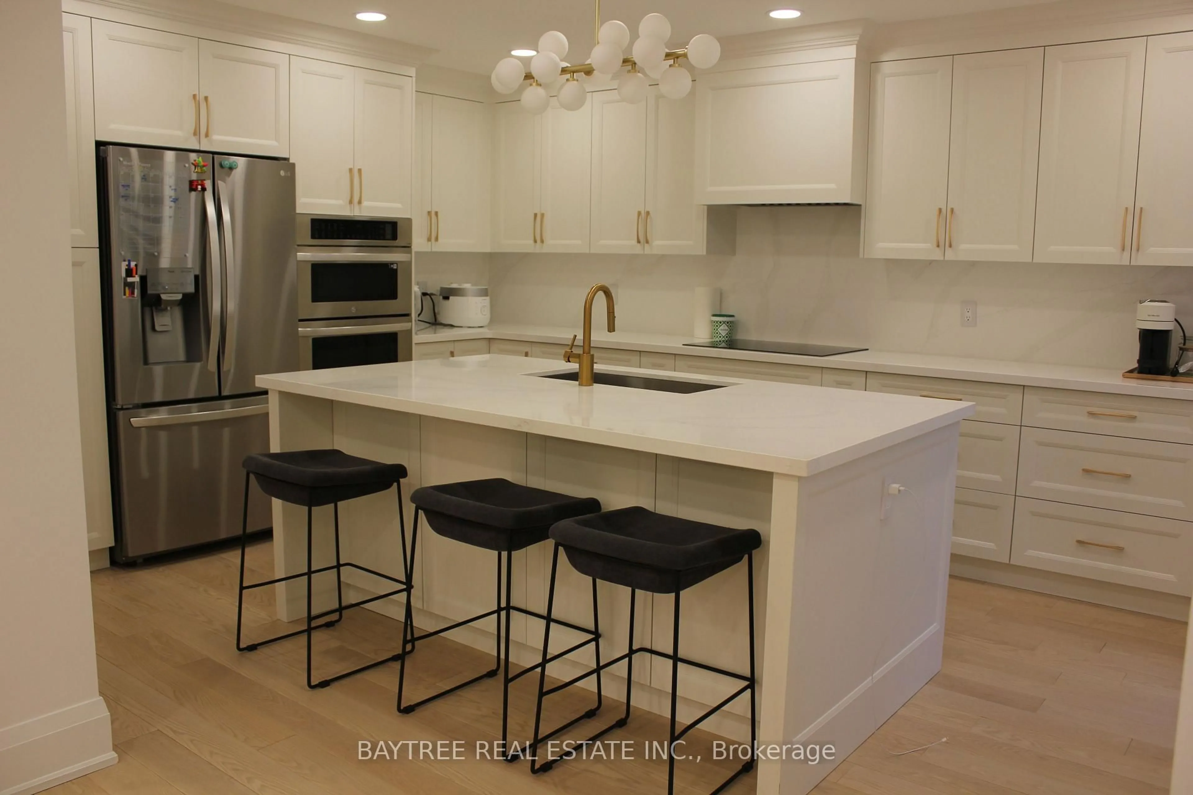 Open concept kitchen, ceramic/tile floor for 5386 Royal Aberdeen Dr, Mississauga Ontario L4Z 3V9