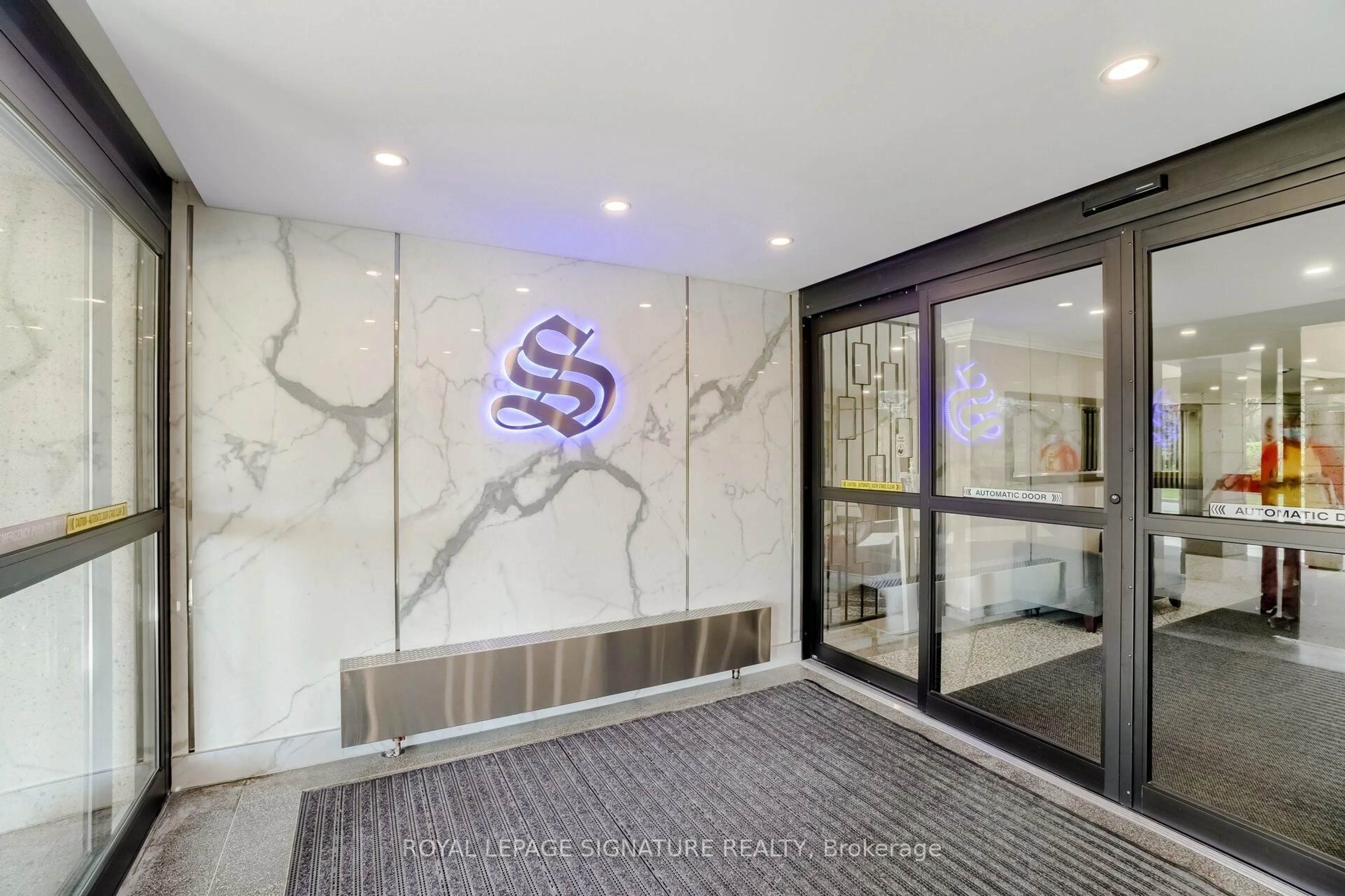 Indoor foyer for 451 The West Mall #815, Toronto Ontario M9C 1G1