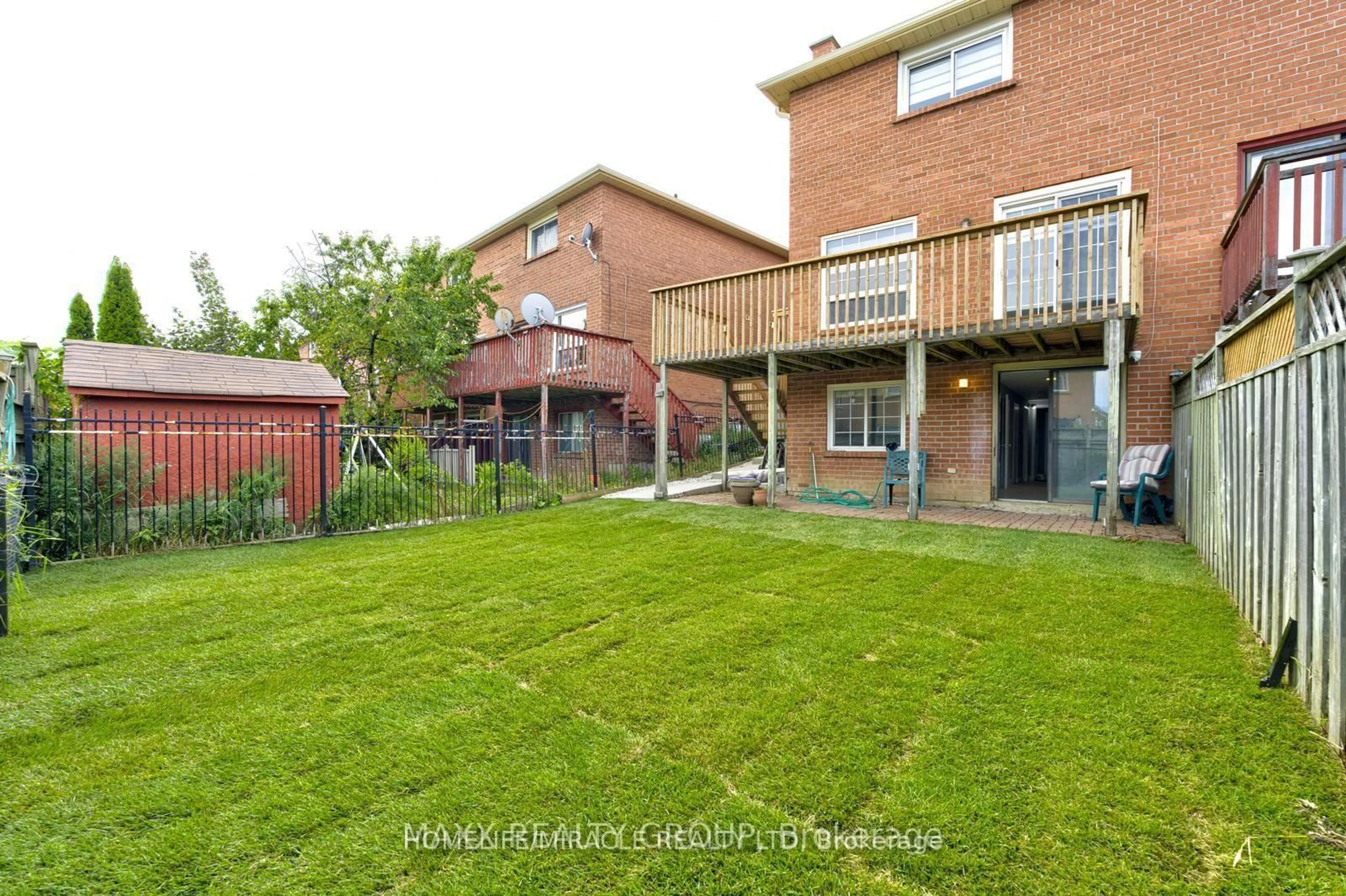 Patio, street for 109 Woodsend Ru, Brampton Ontario L6Y 4H7