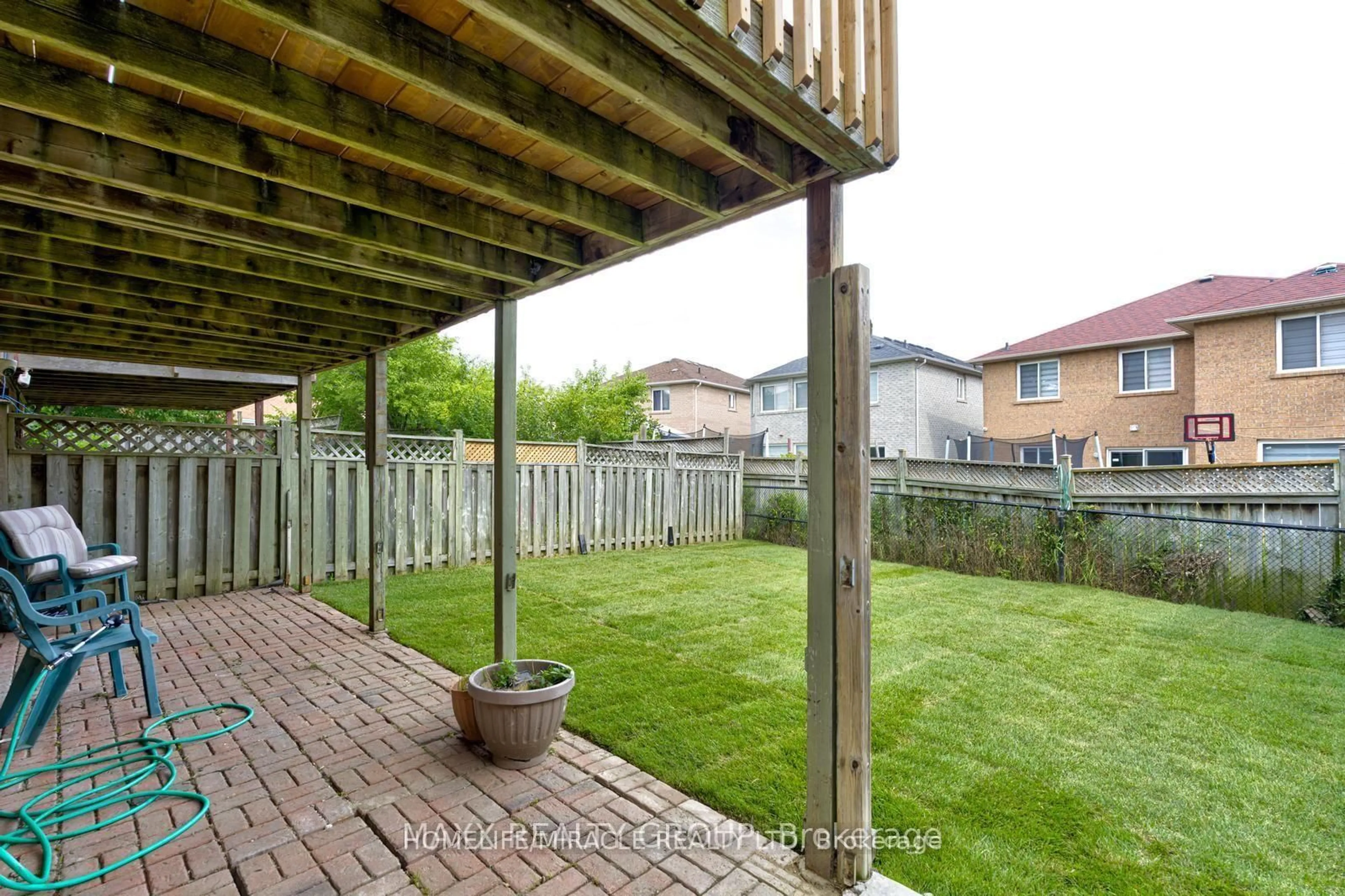 Patio, street for 109 Woodsend Ru, Brampton Ontario L6Y 4H7