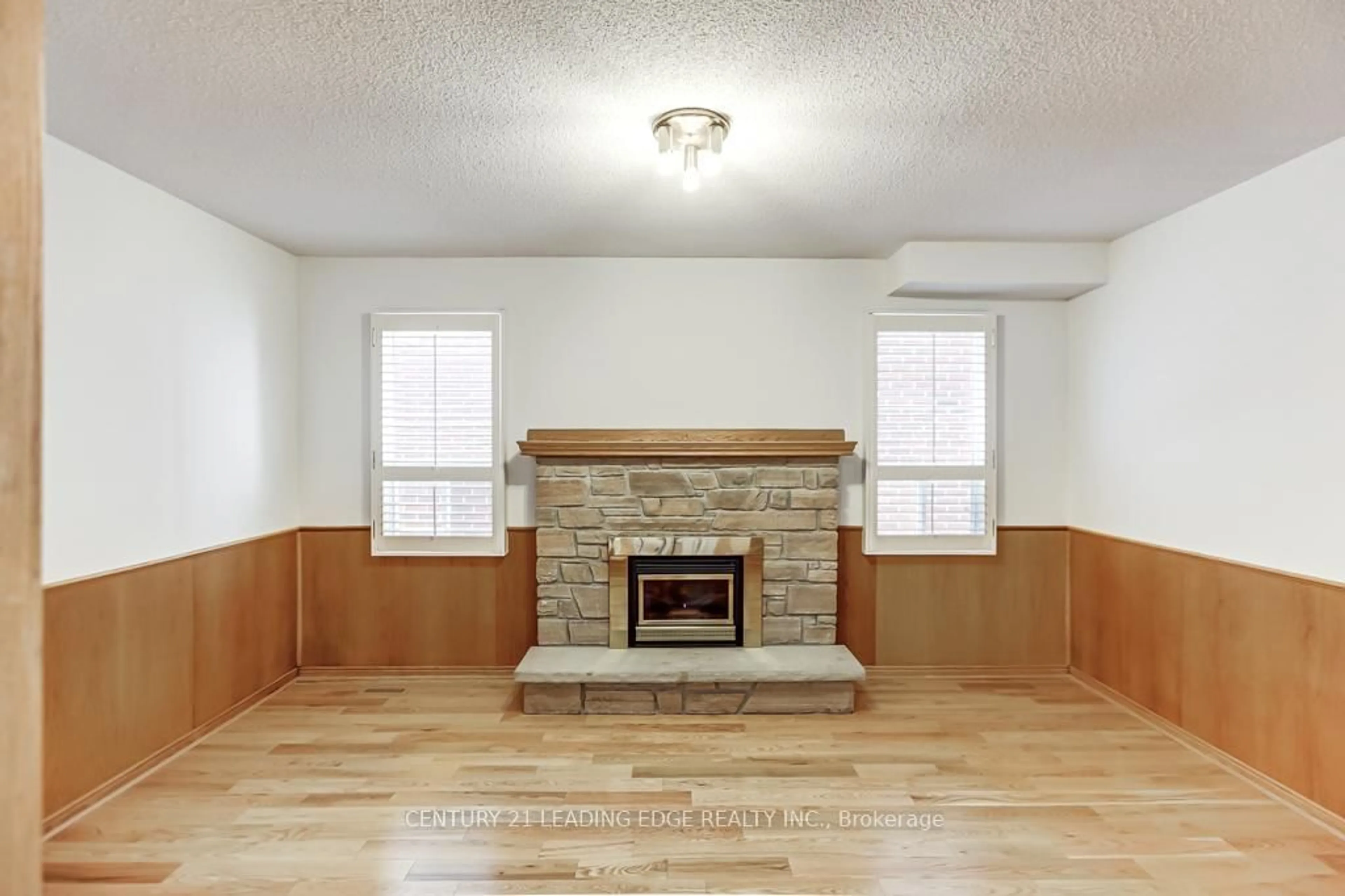 Unknown for 1595 Sir Monty's Dr, Mississauga Ontario L5N 4P1