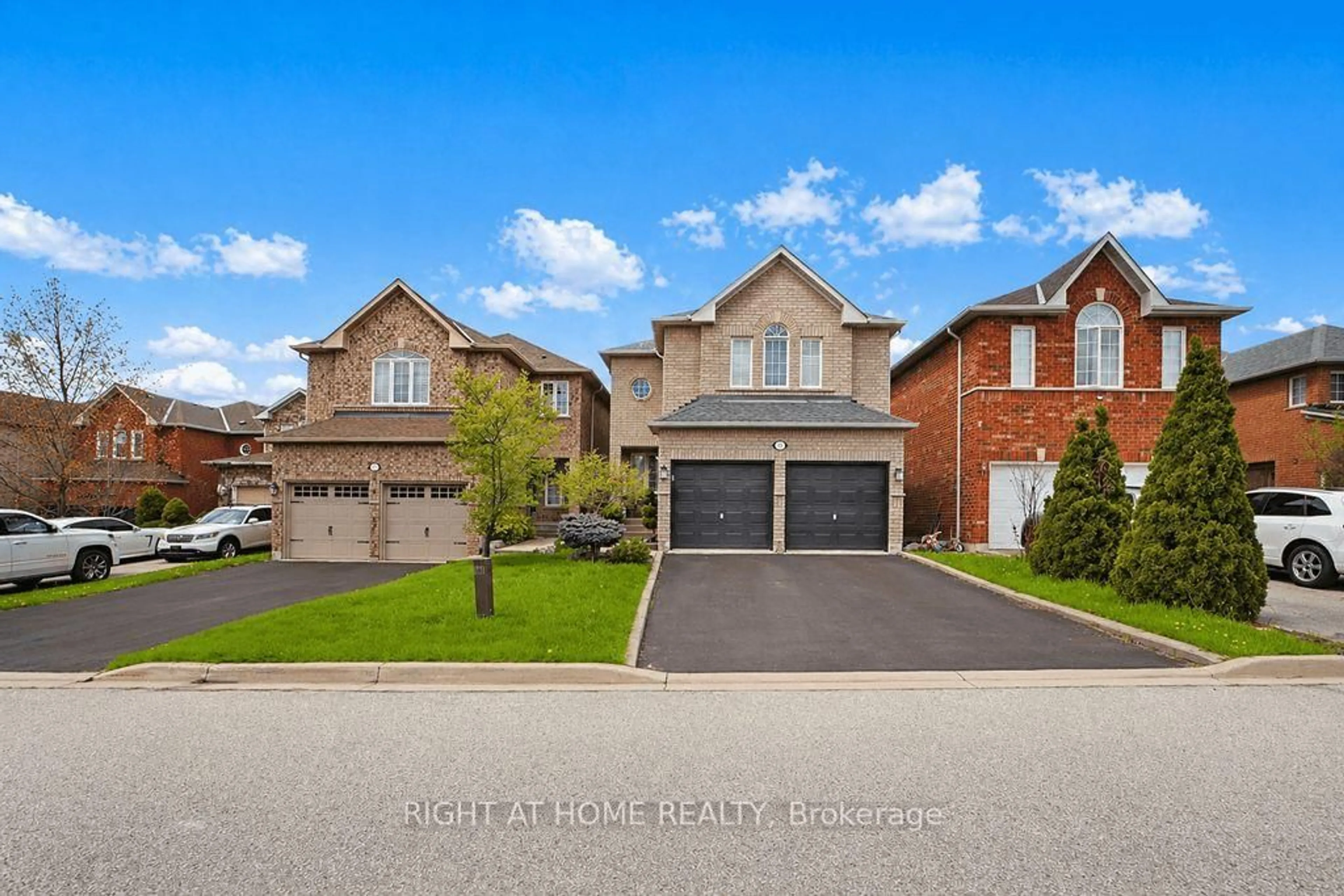 Home with brick exterior material, street for 3181 Baytree Crt, Mississauga Ontario L5N 7P1