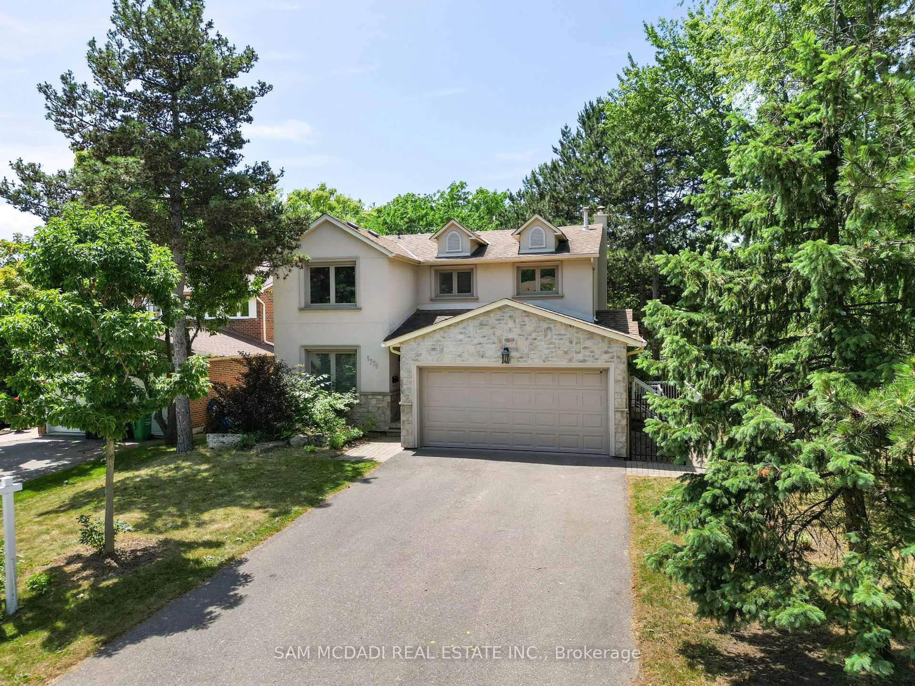 A pic from outside/outdoor area/front of a property/back of a property/a pic from drone, street for 1779 Fifeshire Crt, Mississauga Ontario L5L 2T3