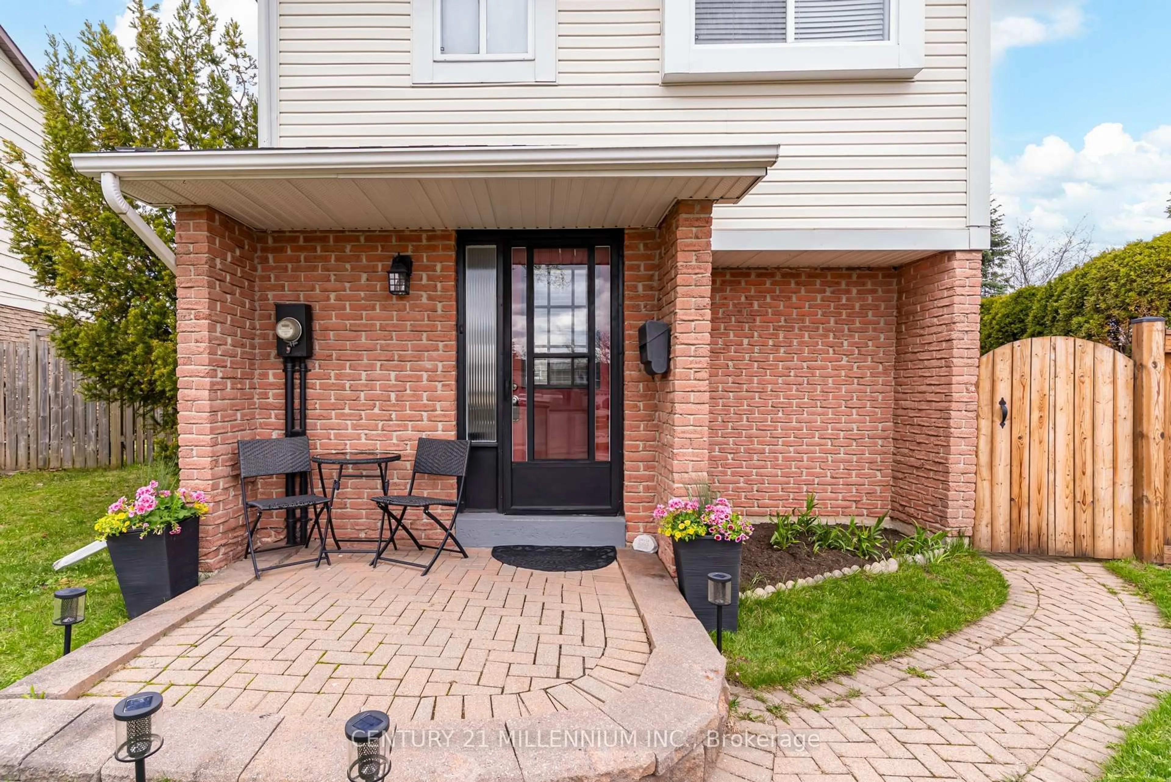 Patio, street for 72 Karen Crt, Orangeville Ontario L9W 3S3