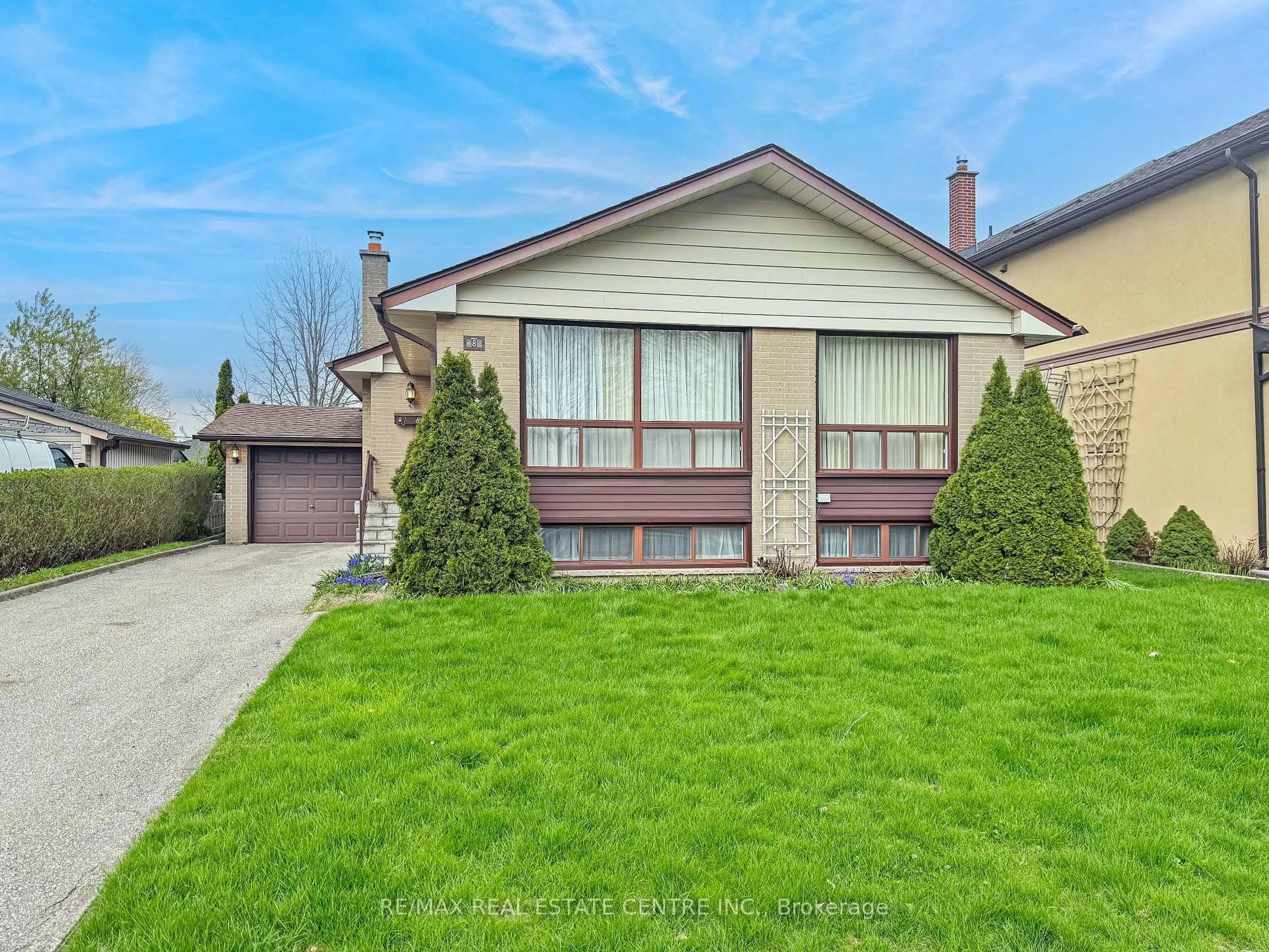 Home with vinyl exterior material, street for 8 Powburn Pl, Toronto Ontario M9R 2C6