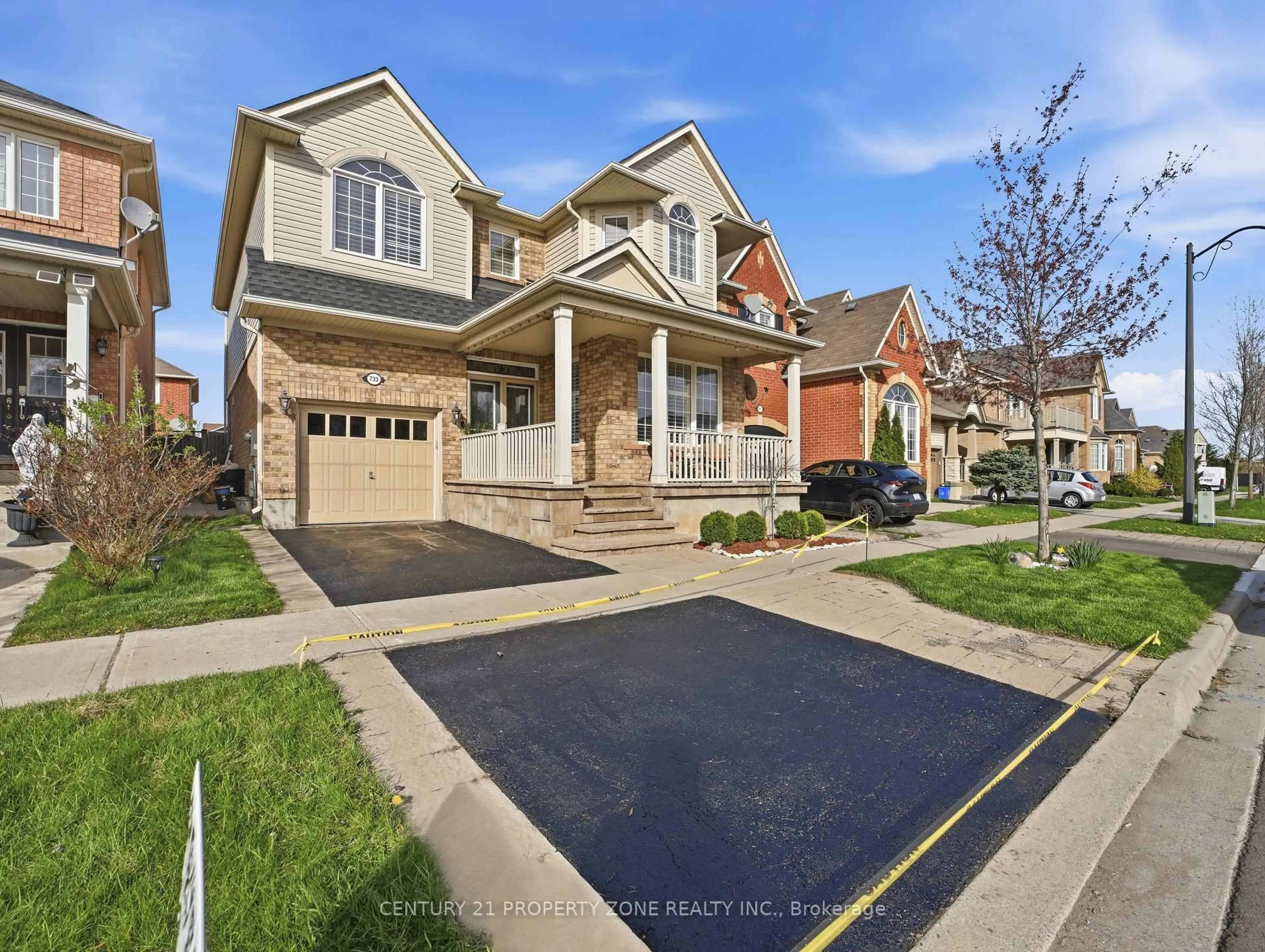 Home with brick exterior material, street for 733 Scott Blvd, Milton Ontario L9T 0X9