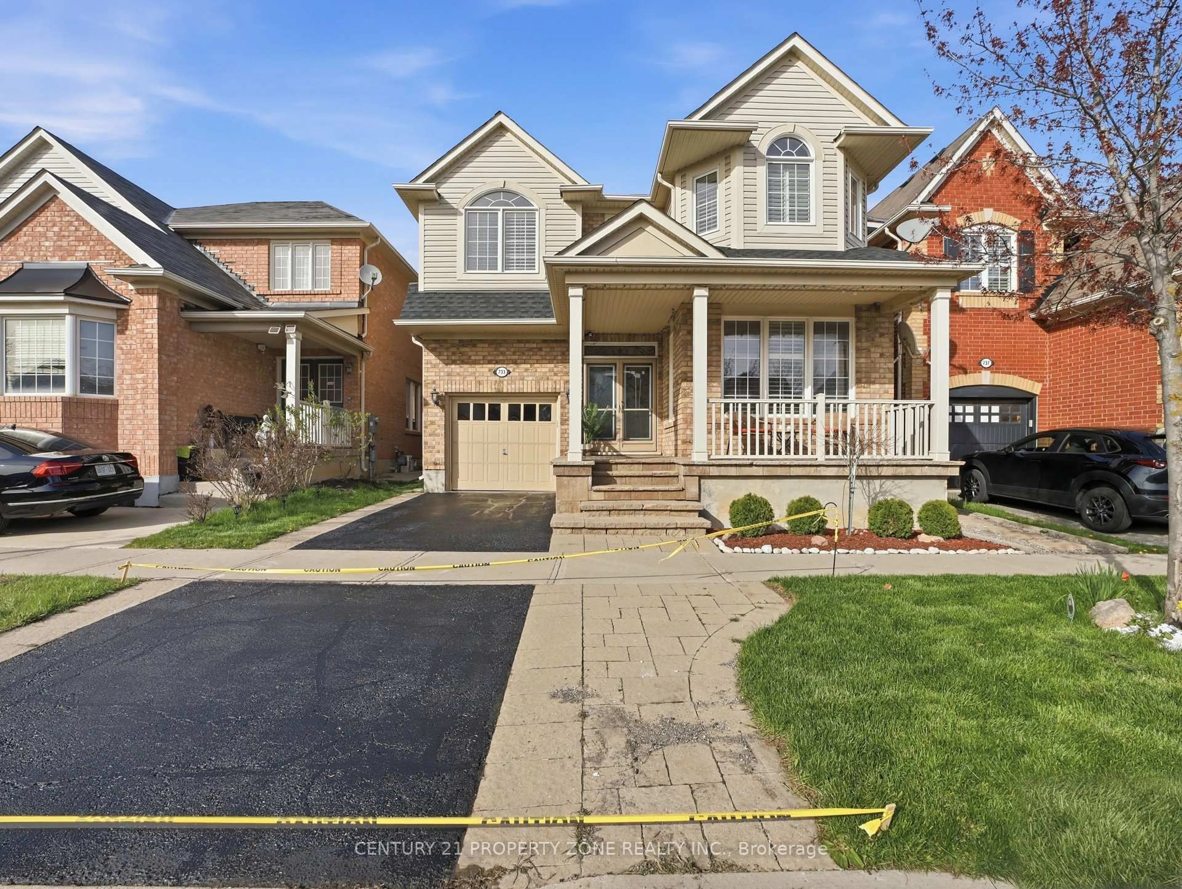 Home with brick exterior material, street for 733 Scott Blvd, Milton Ontario L9T 0X9