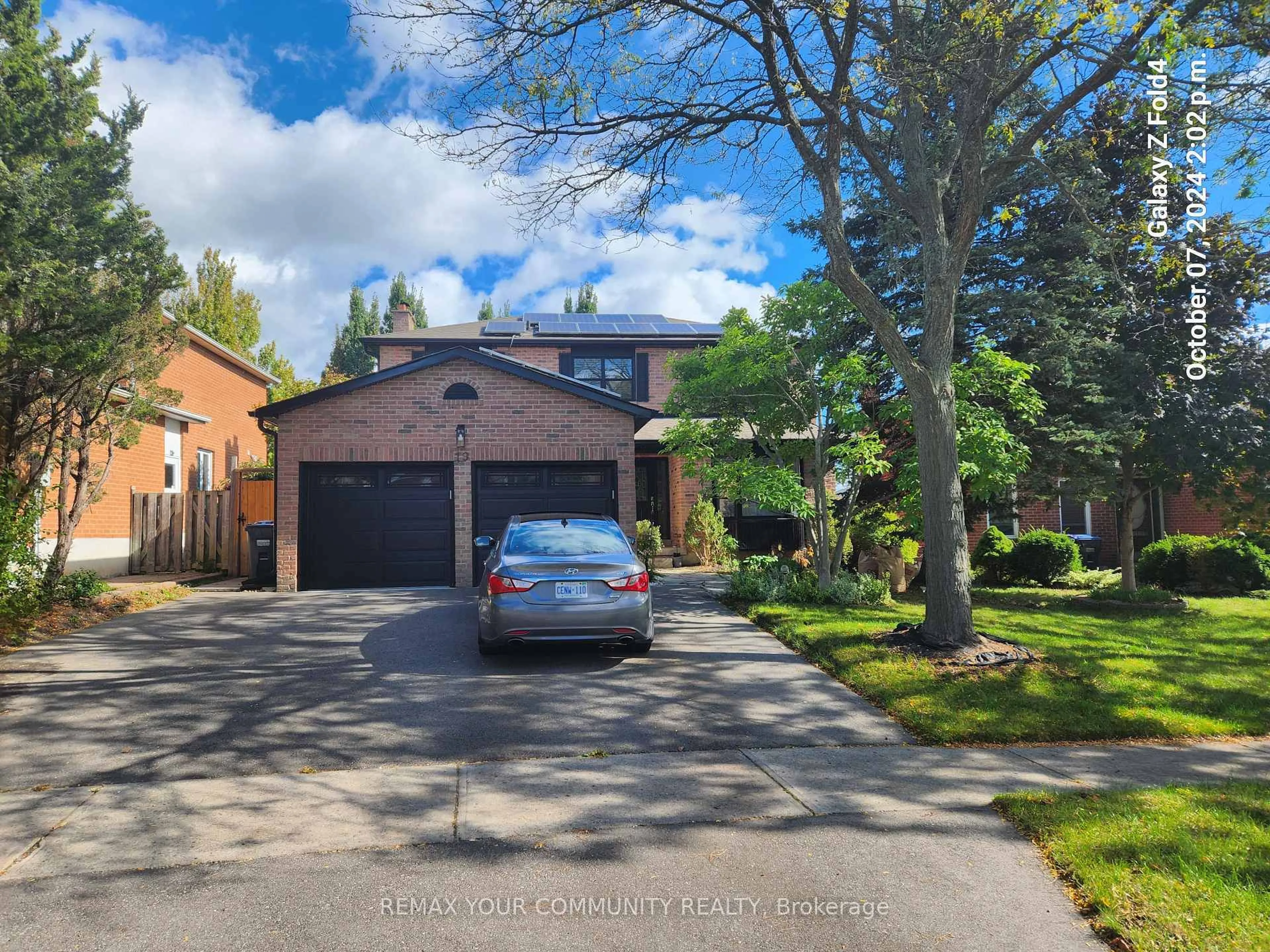 A pic from outside/outdoor area/front of a property/back of a property/a pic from drone, street for 19 St. Michael's Cres, Caledon Ontario L7E 5Z2