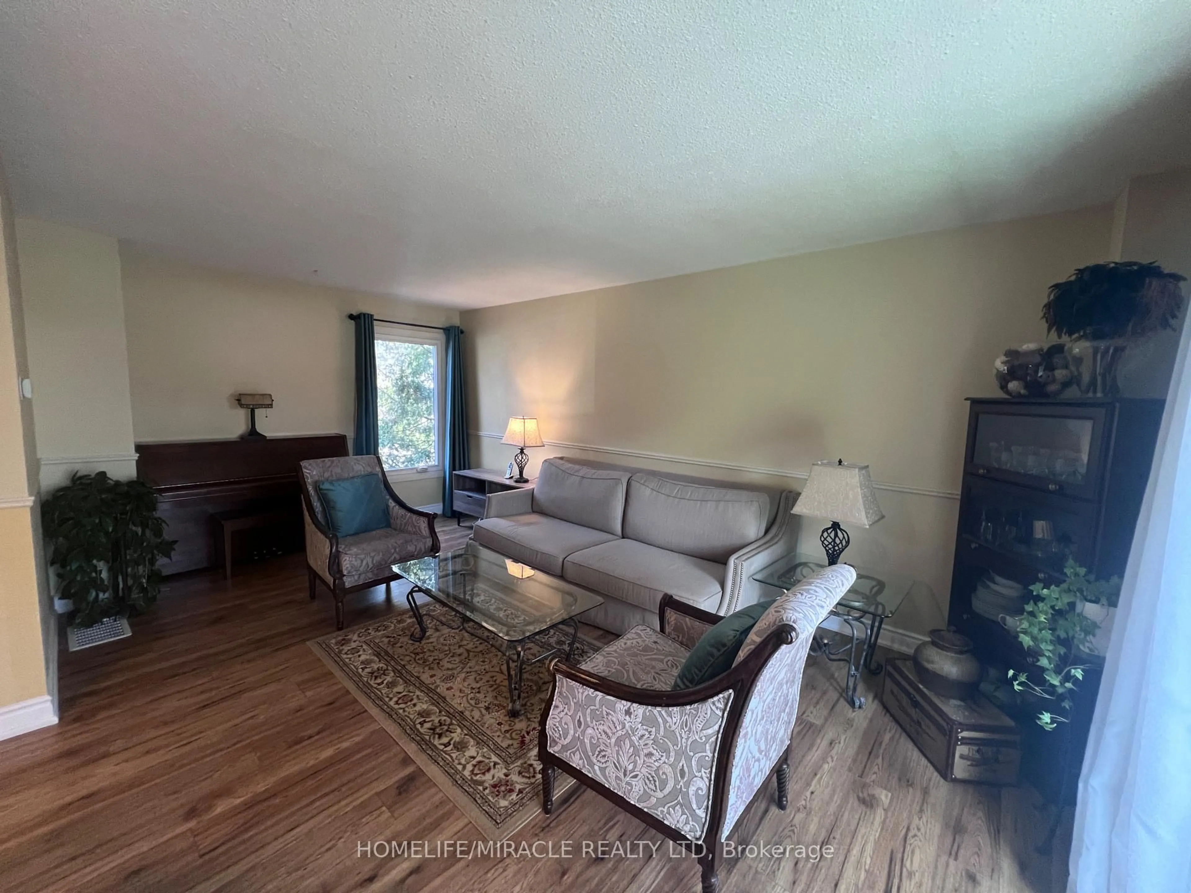 Living room with furniture, unknown for 59 Kenninghall Blvd #30, Mississauga Ontario L5N 1J6