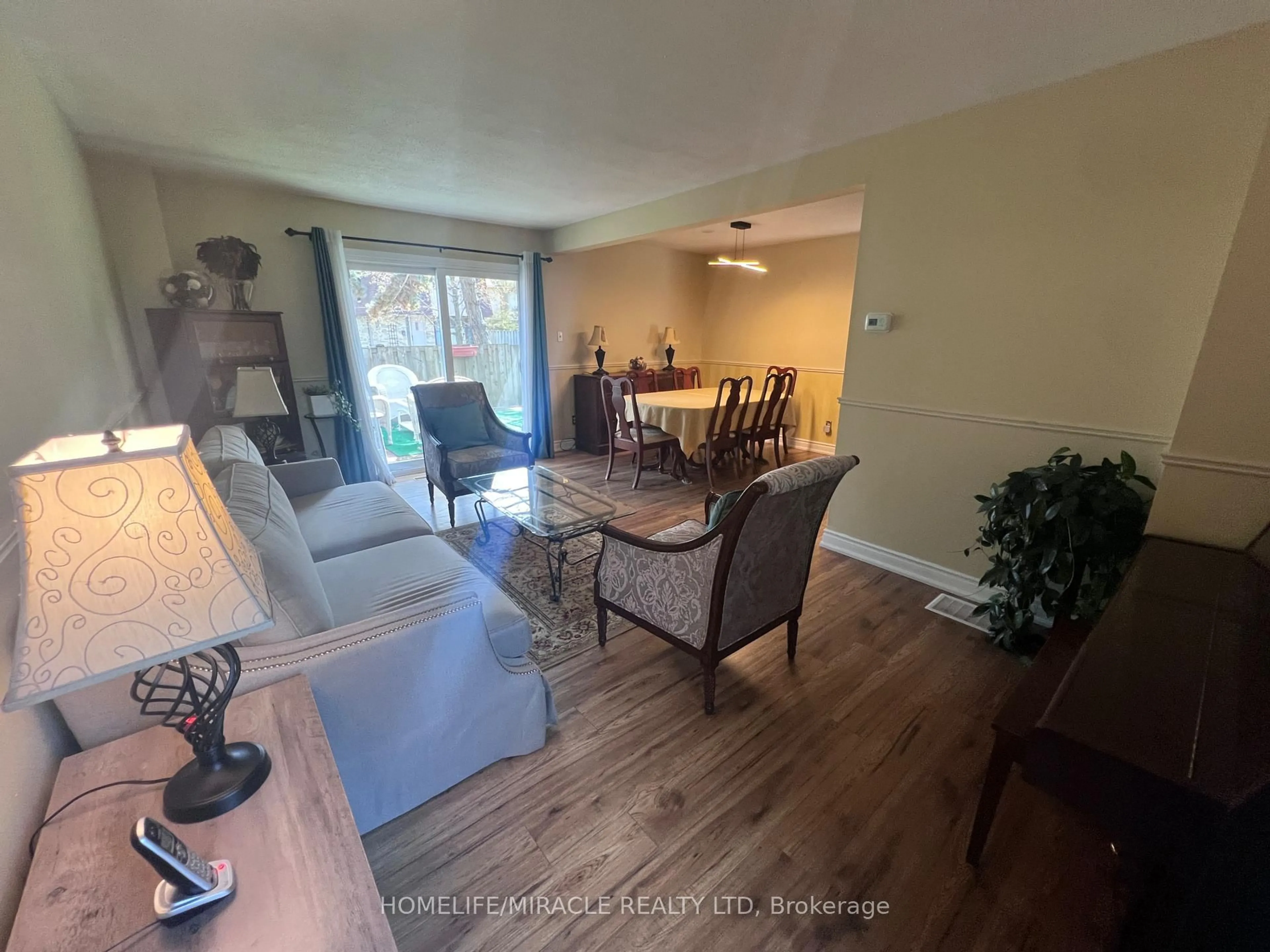 Living room with furniture, wood/laminate floor for 59 Kenninghall Blvd #30, Mississauga Ontario L5N 1J6