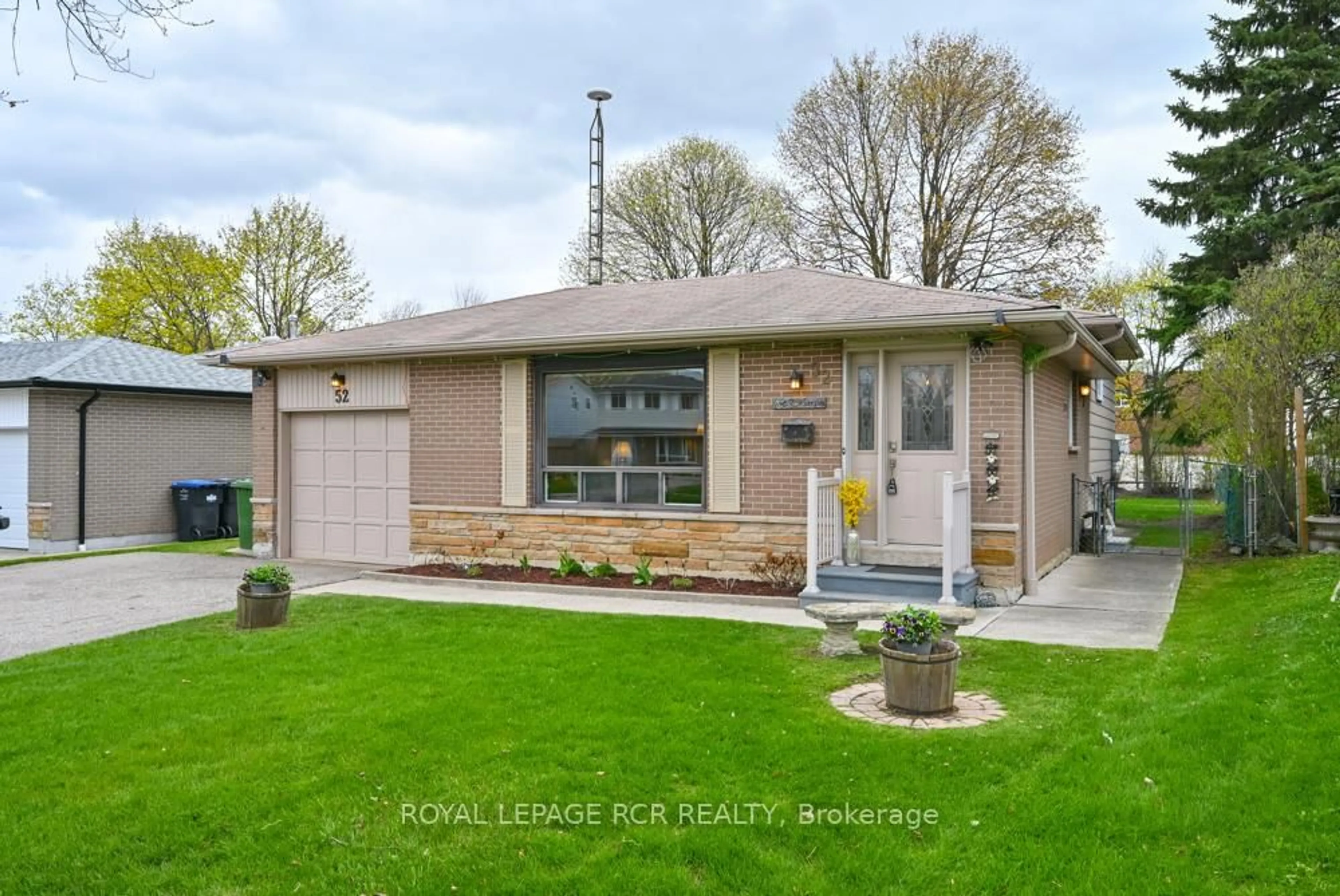 Home with vinyl exterior material, street for 52 Ellwood Dr, Caledon Ontario L7E 2A5