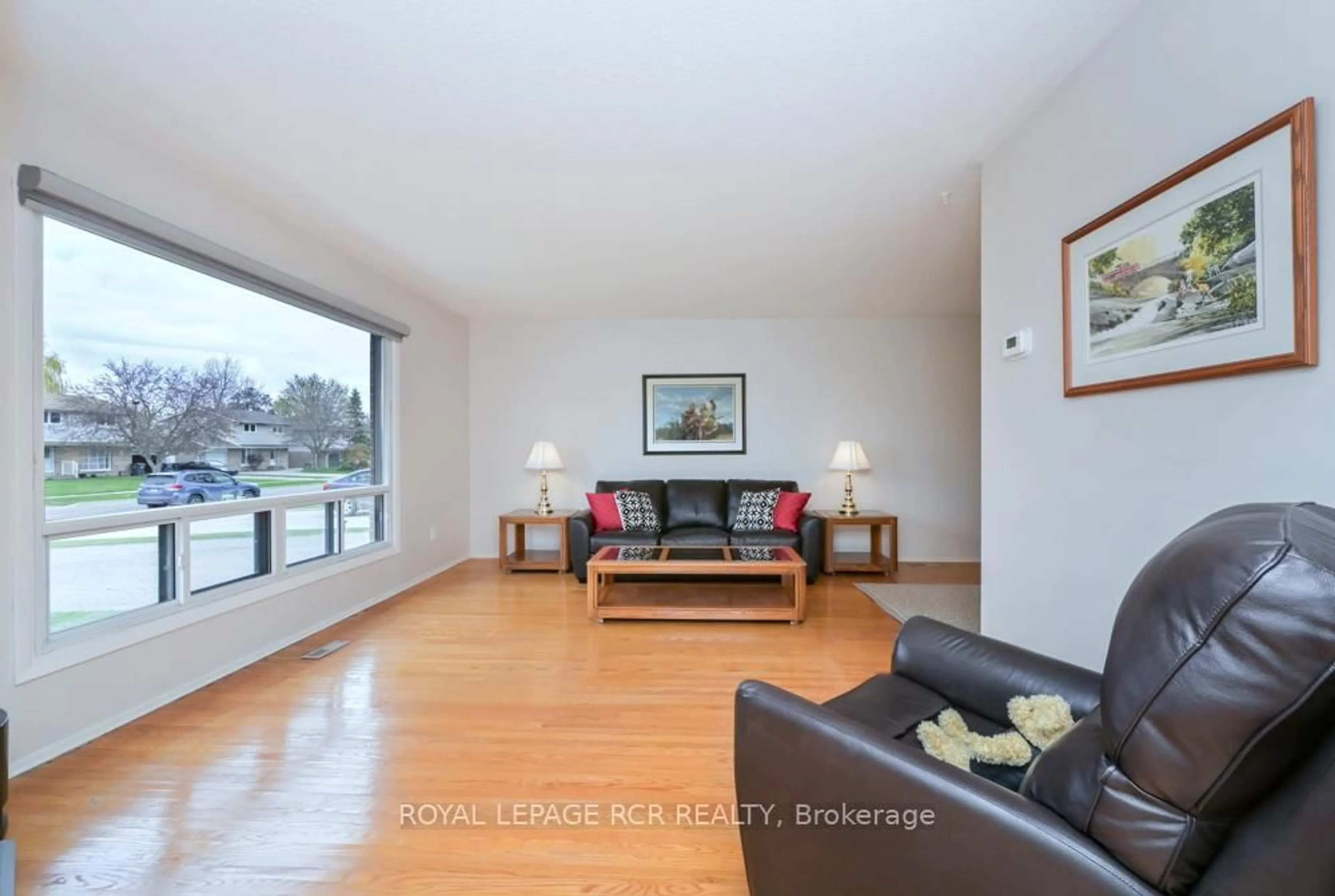 Living room with furniture, wood/laminate floor for 52 Ellwood Dr, Caledon Ontario L7E 2A5