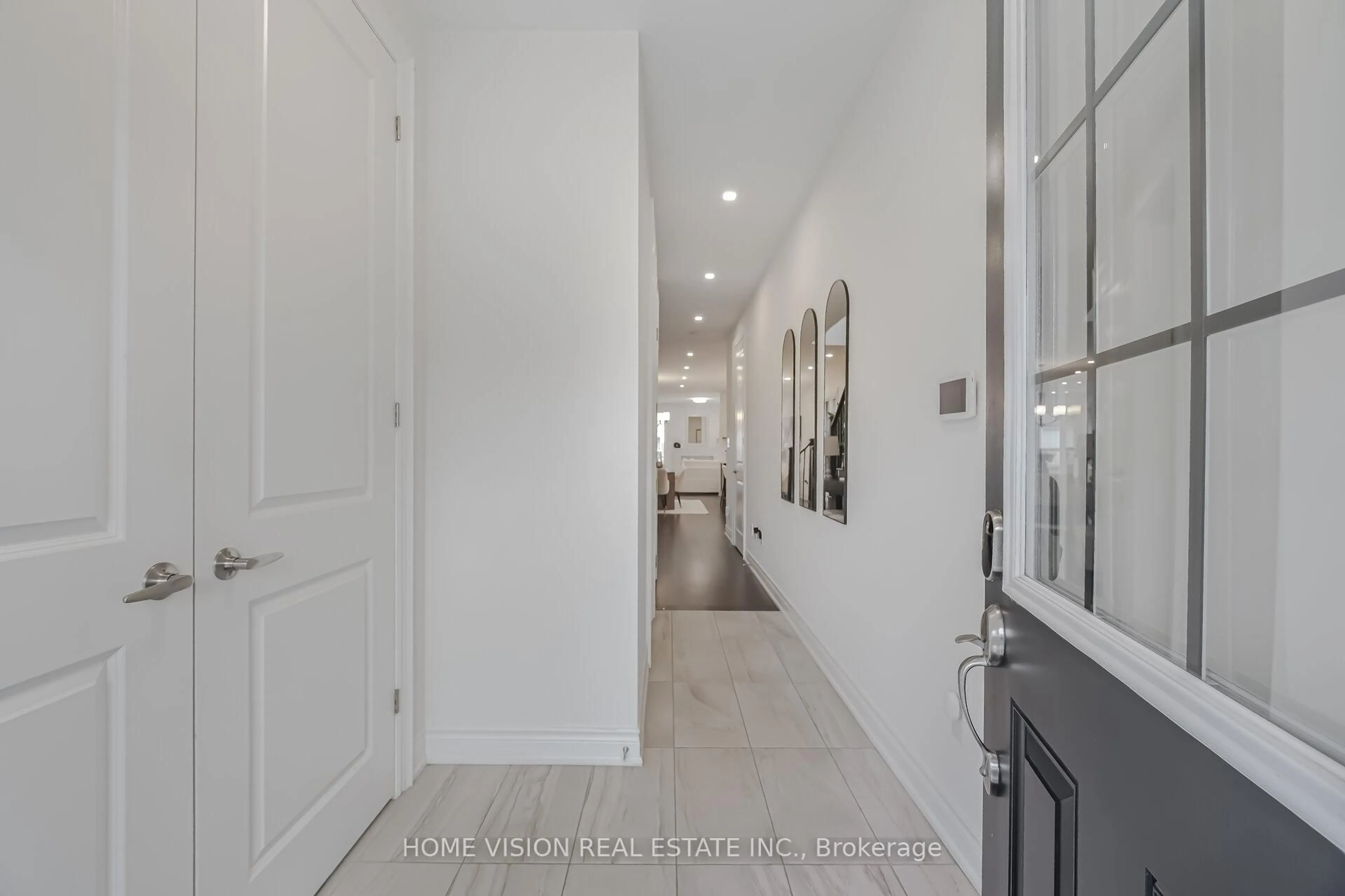 Indoor entryway for 20 Hubbell Rd, Brampton Ontario L6Y 2A5